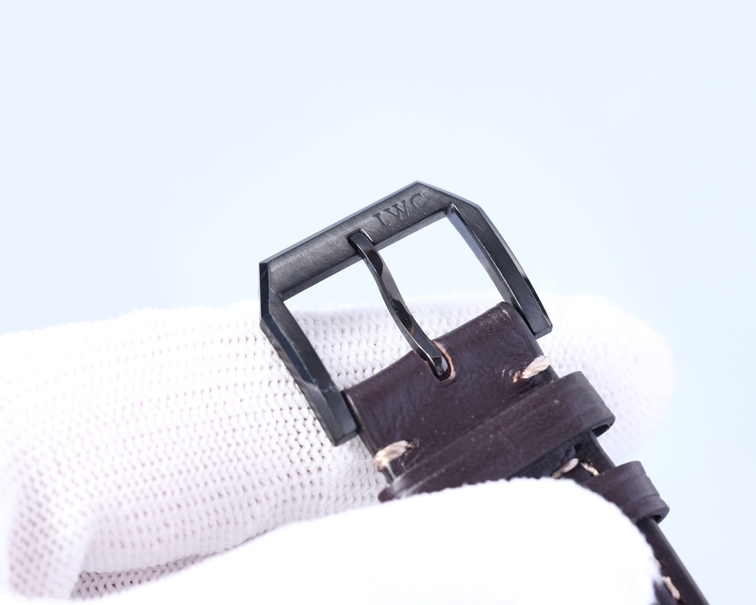 IWC- The line staff series lW5127537 movement automatic mechanical Swiss machine 2824 316 stainless steel