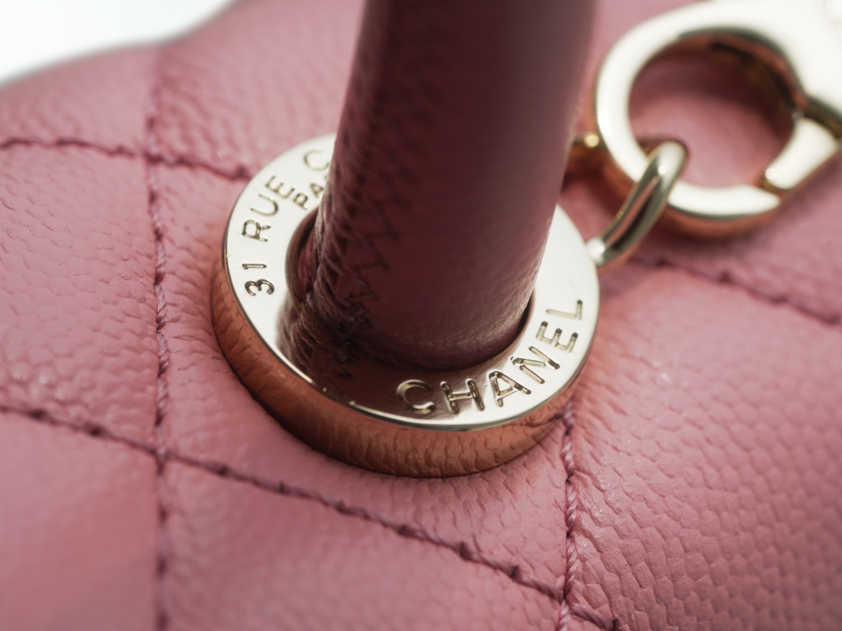 CHANEL 𝑪𝒐𝑪𝒐 𝒉𝒂𝒏𝒅𝒍𝒆 New Cowhide Handle Small Pink