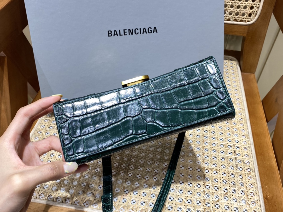 BALENCIAGA 𝐇𝐨𝐮𝐫𝐠𝐥𝐚𝐬𝐬 𝐗𝐒 crocodile-textured cowhide