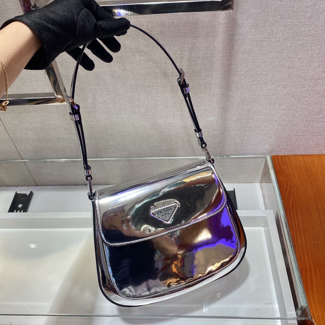 𝐏𝐑𝐀𝐃𝐀 Large flap w/ double shoulder strap 1BD303