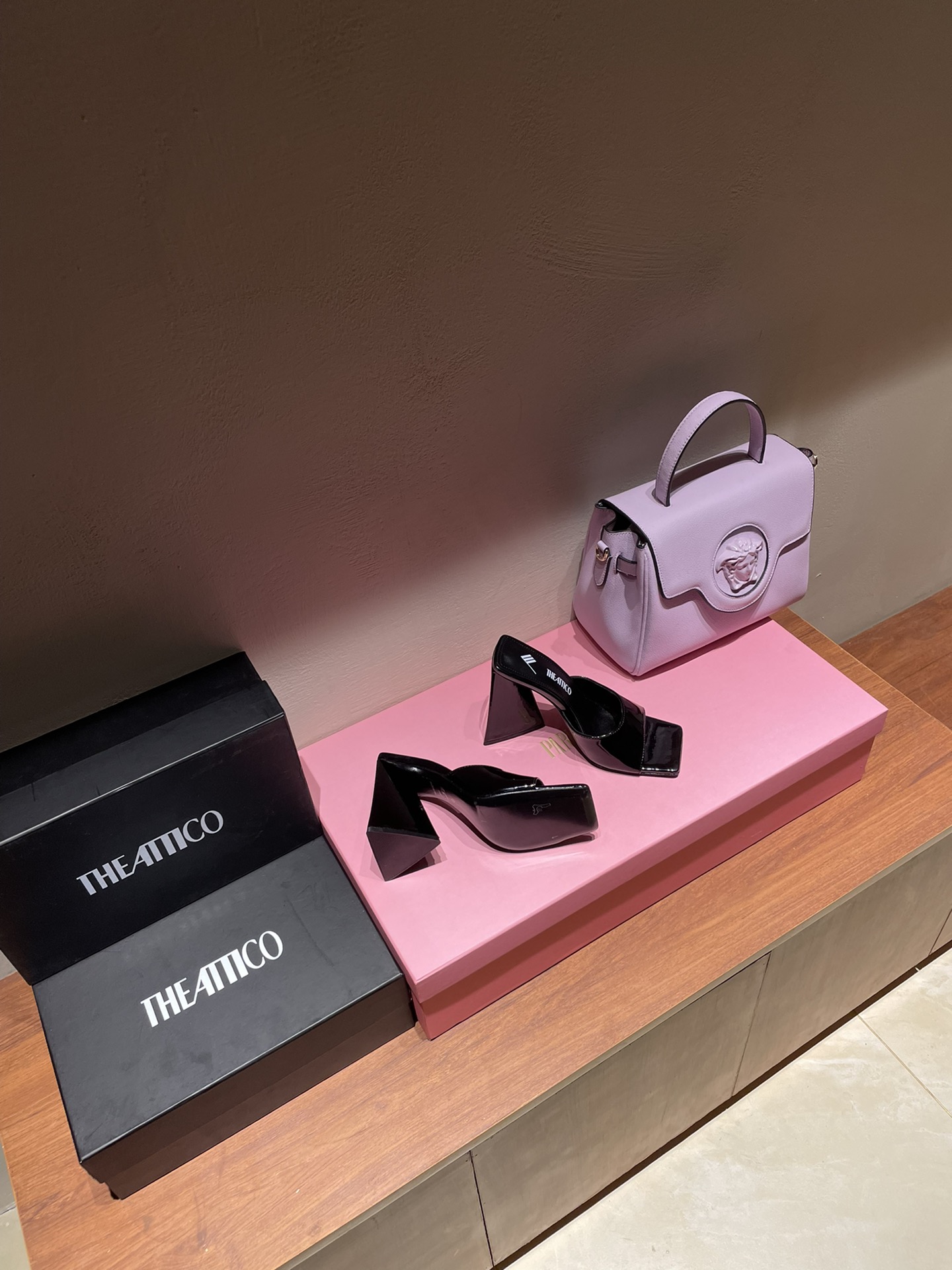 TheAttico | 𝟐𝟎𝟐𝟐𝟐/𝐒𝐒 𝐧𝐞𝐰 Spring/Summer 2021 collection The Attico personality triangle heel high heel sandals