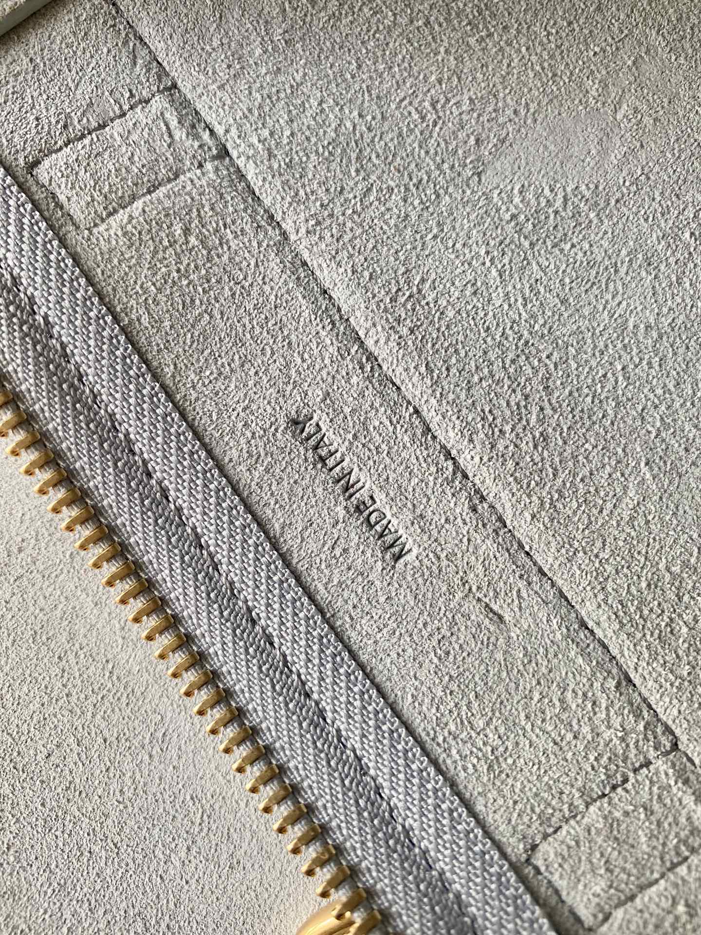 𝐂𝐞𝐥𝐢𝐧𝐞 𝐛𝐞𝐥𝐭 𝐩𝐢𝐜𝐨 𝟏𝟔𝐜𝐦 Grained Calfskin Bag