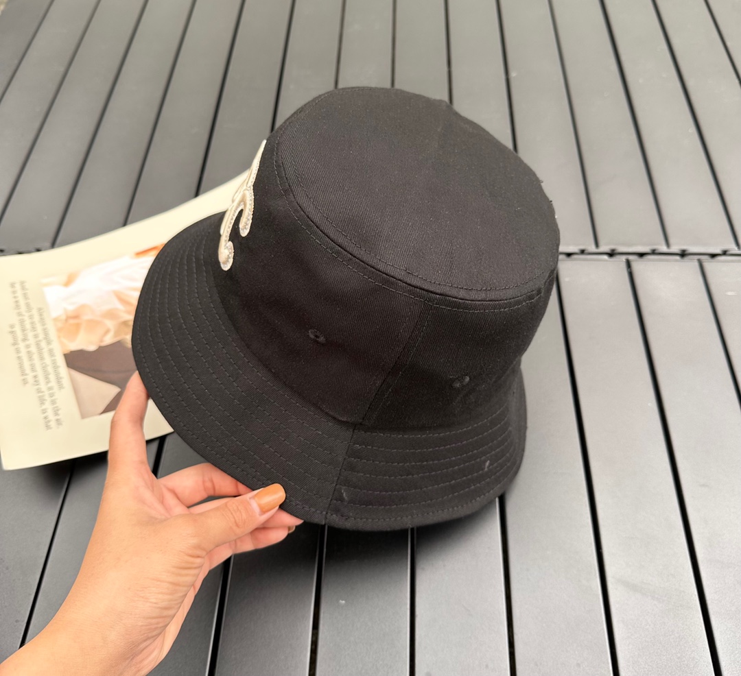 Celine's original single fisherman hat, his sun hat with a large brim