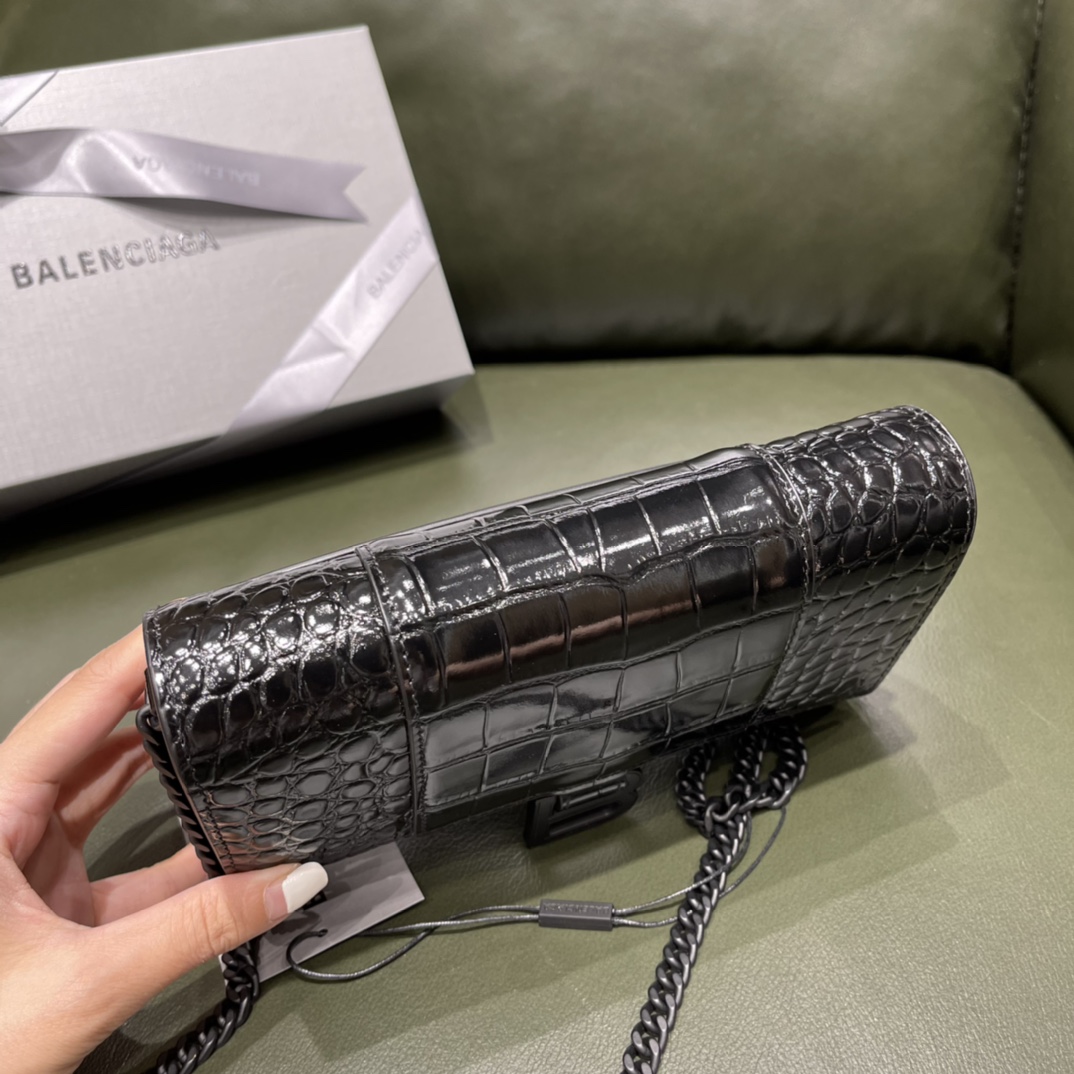 BALENCIAGA 𝐇𝐨𝐮𝐫𝐠𝐥𝐚𝐬𝐬 𝐰𝐚𝐥𝐥𝐞𝐭 𝐨𝐧 𝐜𝐡𝐚𝐢𝐧 ⏳ ▪️ crocodile print black buckle