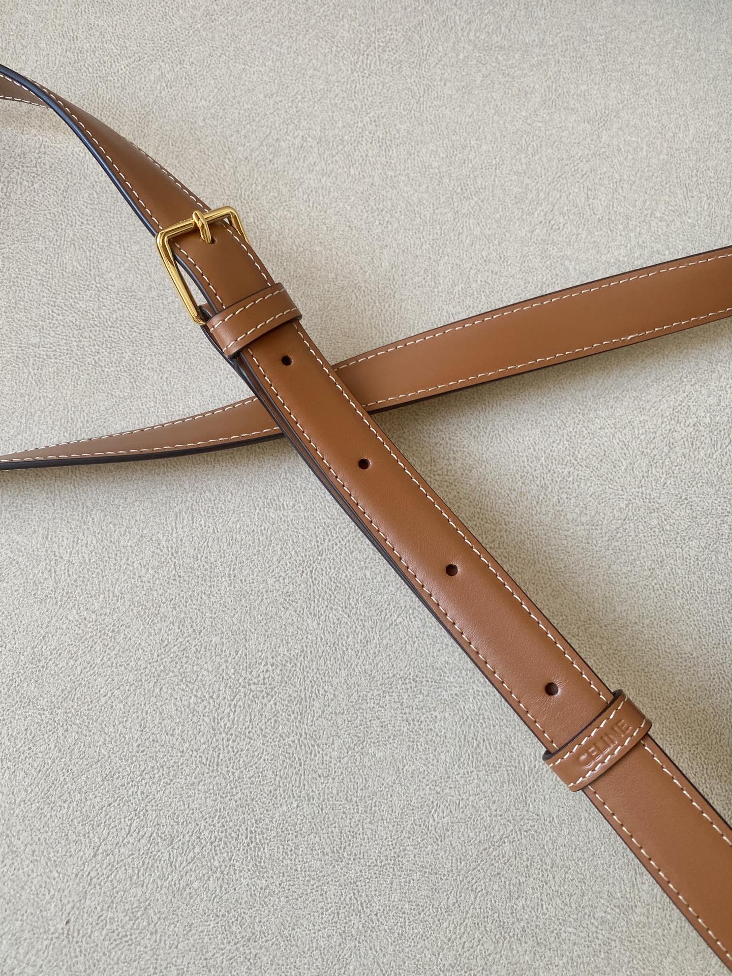 𝐂𝐞𝐥𝐢𝐧𝐞 Triomphe Medium 22.5cm