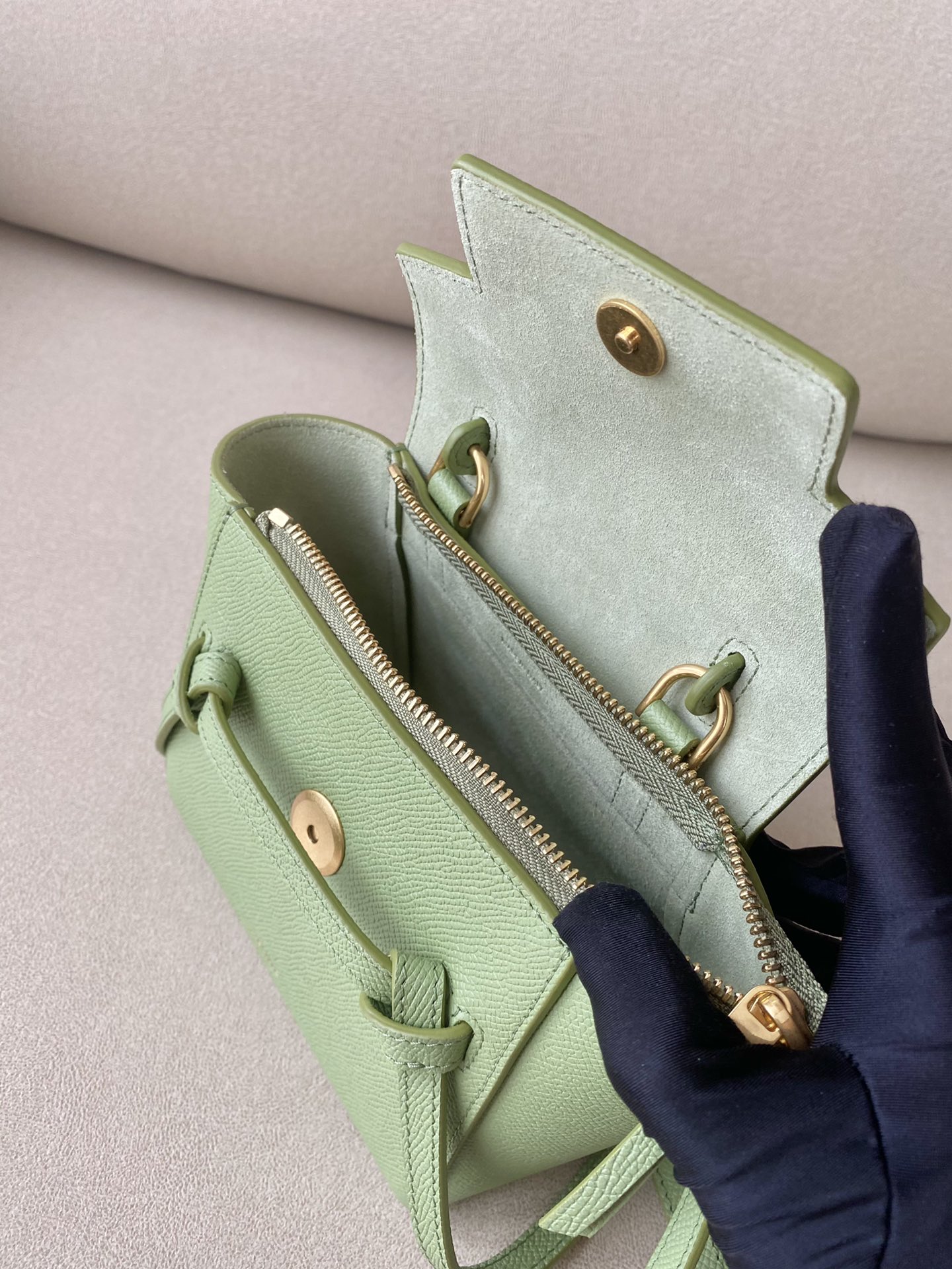 𝐂𝐞𝐥𝐢𝐧𝐞 𝐛𝐞𝐥𝐭 𝐩𝐢𝐜𝐨 𝟏𝟔𝐜𝐦 Grained Calfskin Bag