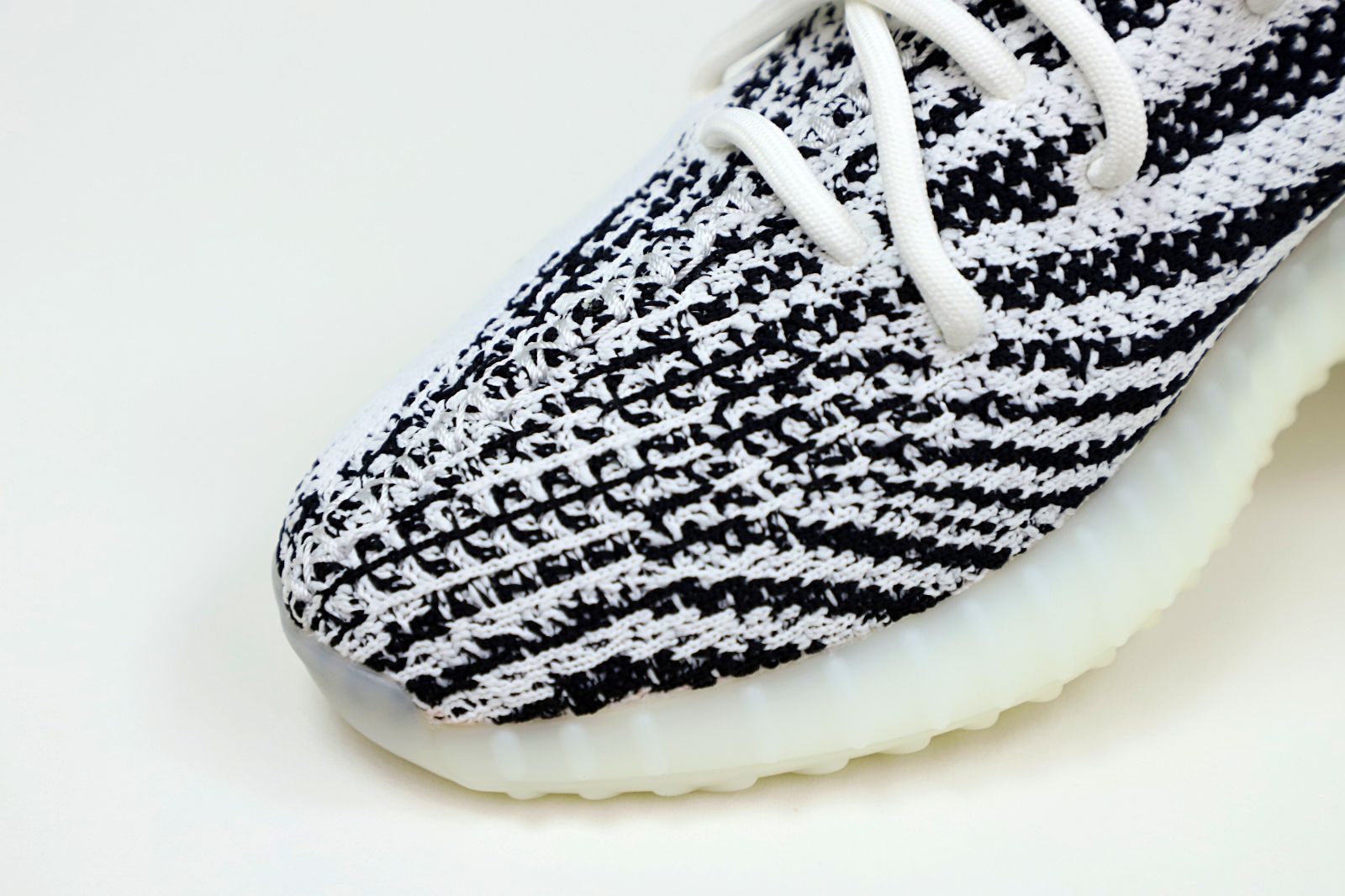 YEEZY BOOST 350 V2 ZEBRA