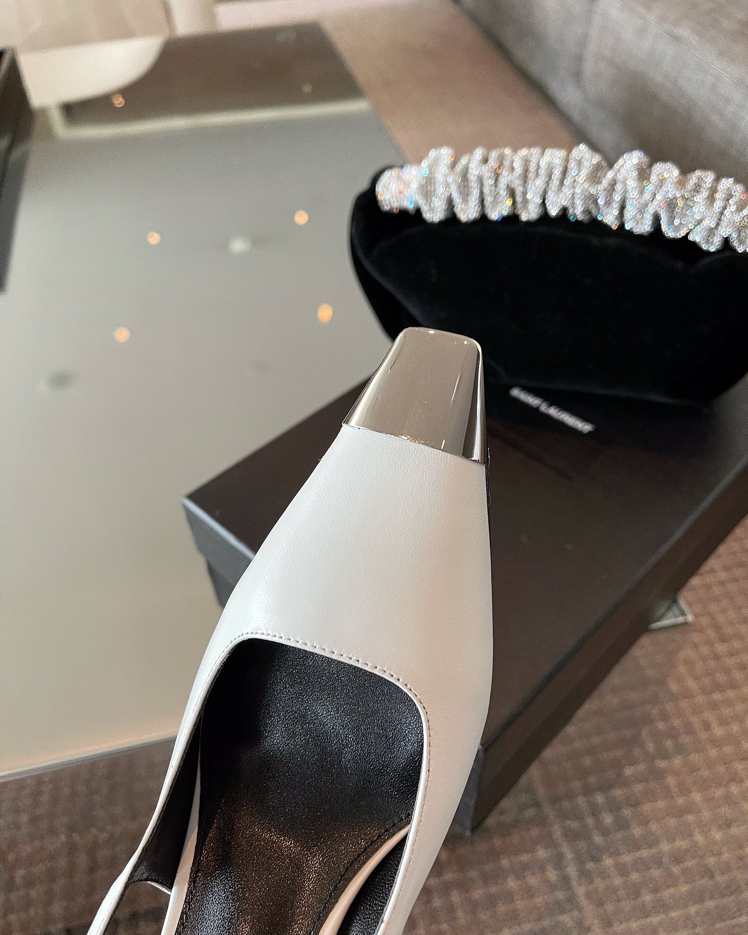 𝙎𝙖𝙞𝙣𝙩 𝙇𝙖𝙪𝙧𝙚𝙣𝙩 | 𝟐𝟎𝟐𝟏/𝐒𝐒 𝐧𝐞𝐰 YSL｜Saint Laurent𝟐𝟎𝟐𝟏 Annual best-selling model Saint Laurent early spring new metal iron head