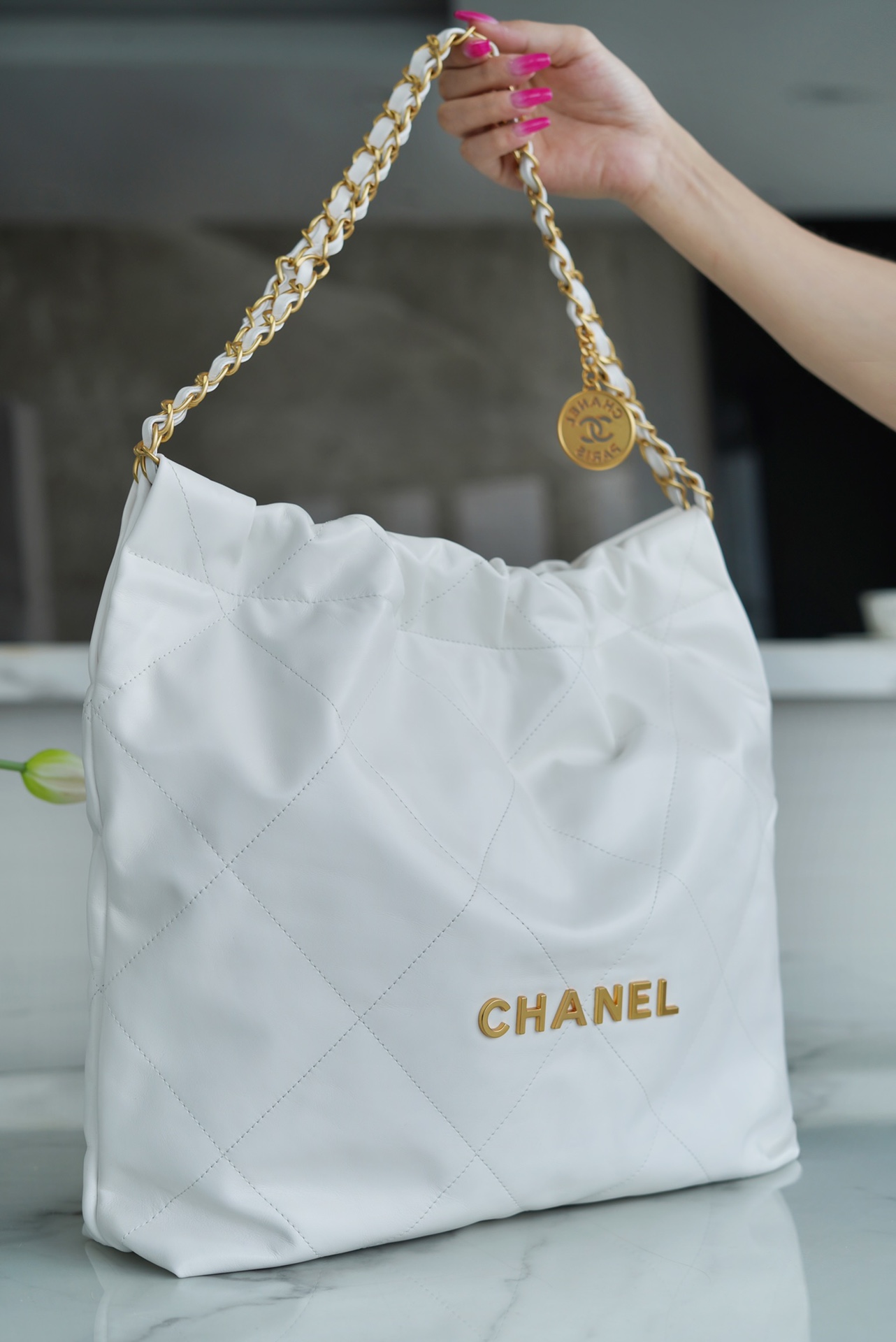 𝗖𝗛𝗔𝗘𝗡𝗟✦ 𝟐𝟐𝗣Spring/Summer New 𝟐𝟐Handbag Genuine Tail Leather Medium Platinum