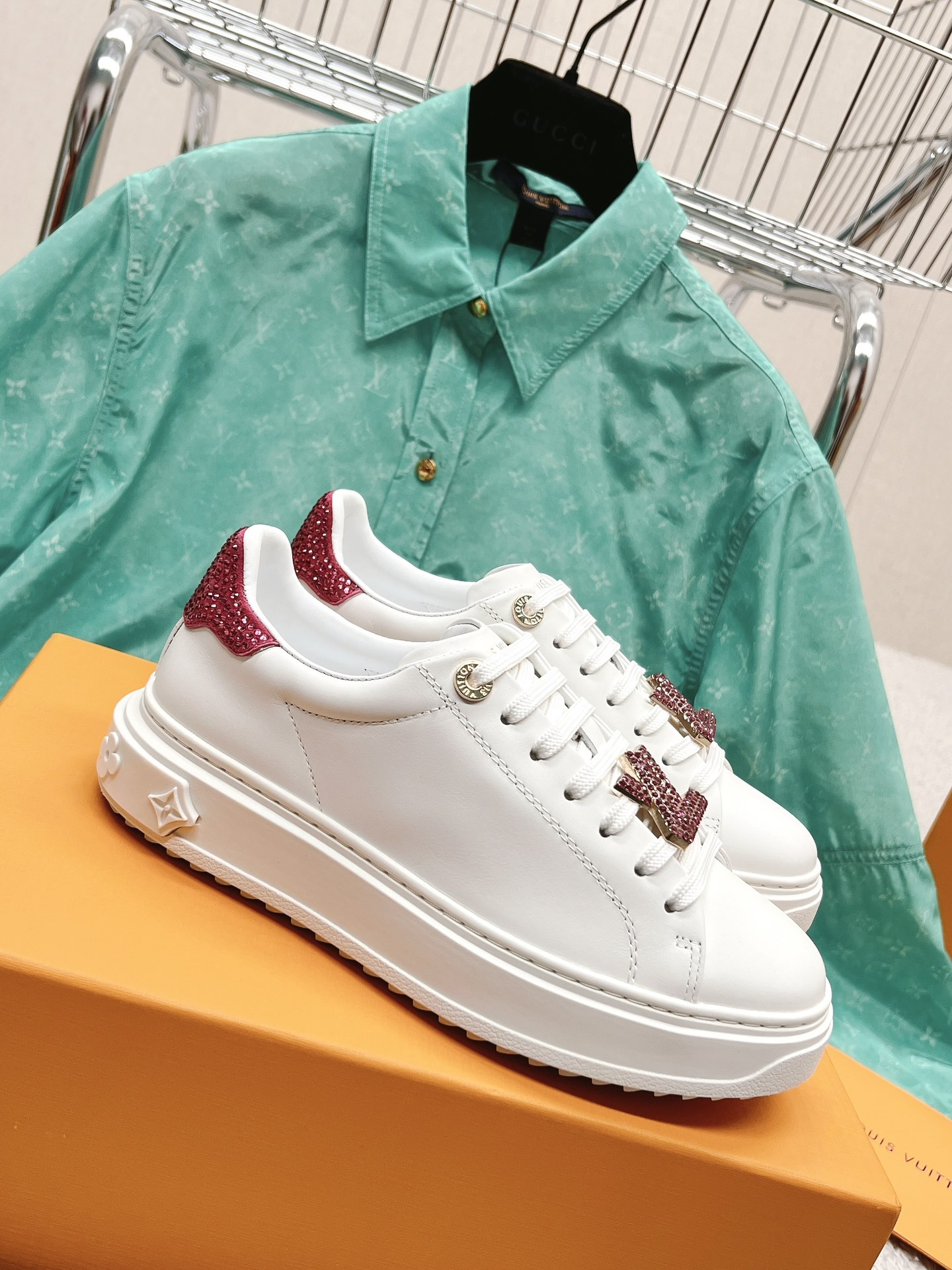 Louis Vuitton's new letter rhinestone white shoes series is new🆕