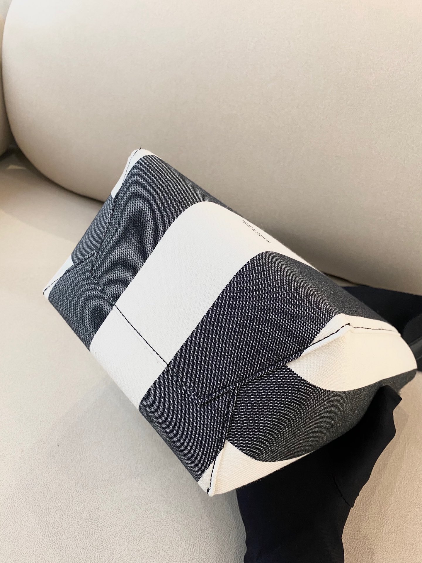 𝐂𝐞𝐥𝐢𝐧𝐞 SANGLE BUCKET Small wide striped fabric bucket bag