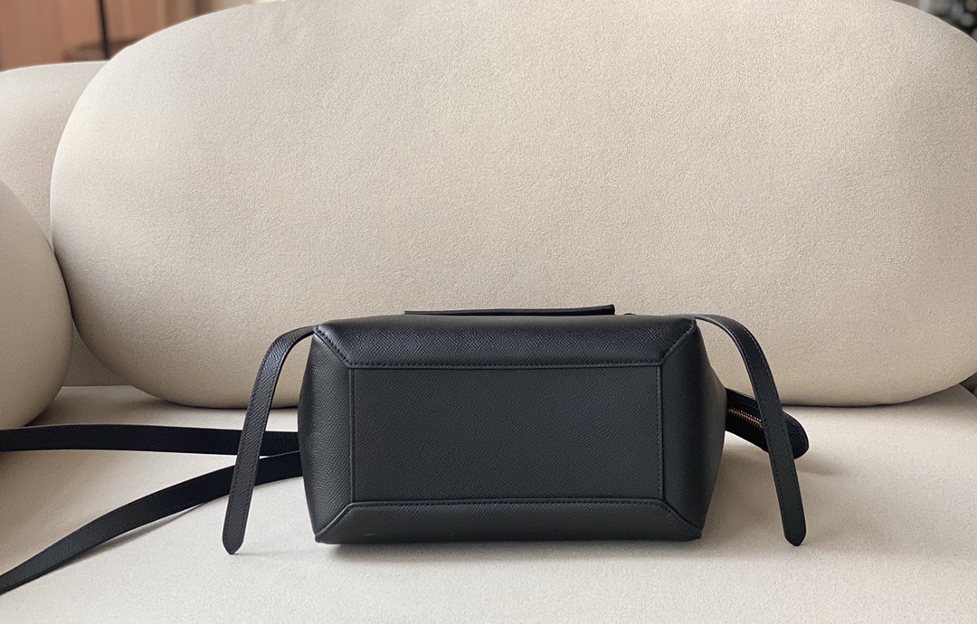 𝐂𝐞𝐥𝐢𝐧𝐞 BELT MICRO BAG in grained calfskin