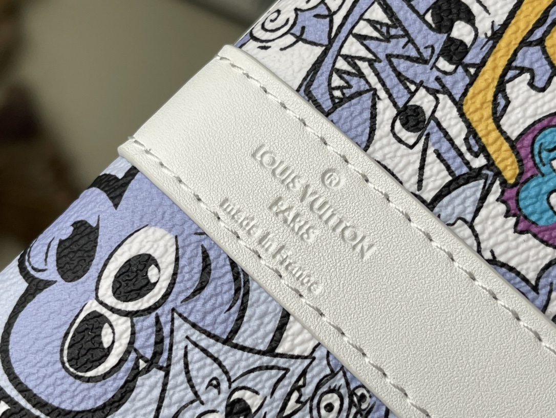 𝐋𝐎𝐔𝐈𝐒 𝐕𝐔𝐈𝐓𝐓𝐎𝐍      M21863