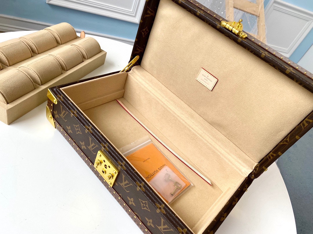 𝐋𝐎𝐔𝐈𝐒 𝐕𝐔𝐈𝐓𝐓𝐎𝐍     M47641