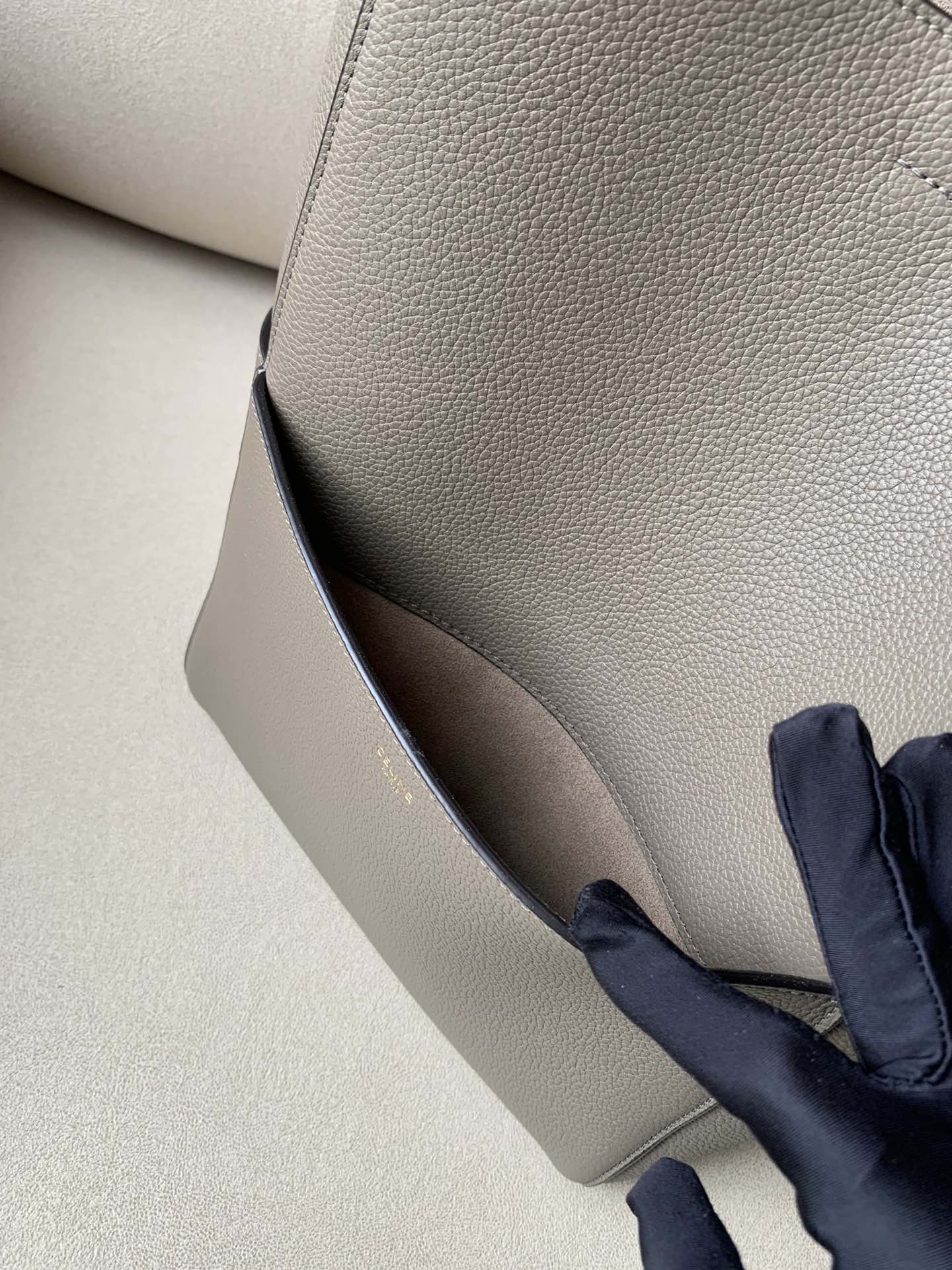 𝐂𝐞𝐥𝐢𝐧𝐞 SANGLE BUCKET bucket bag in soft grained calfskin