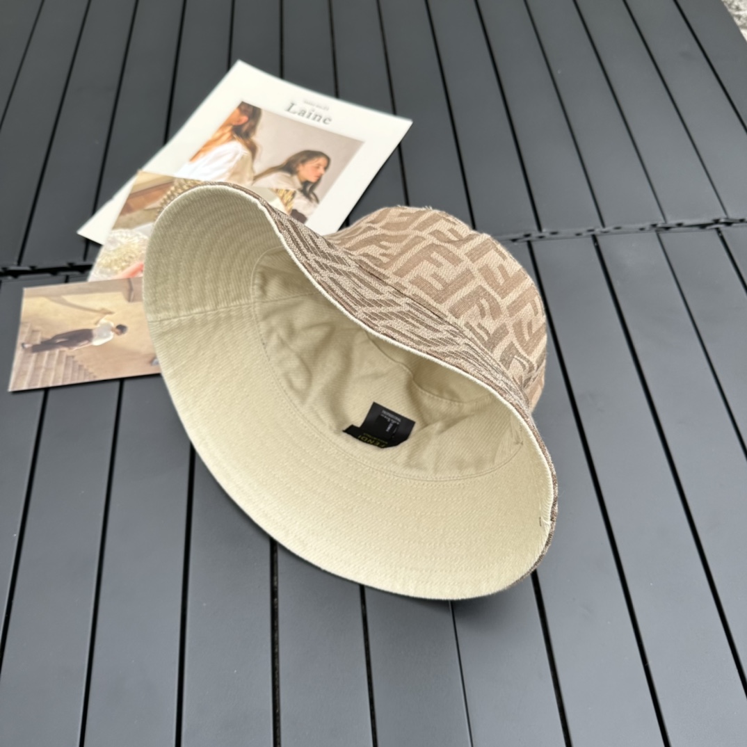 Fendi presbyopic letters 2⃣️ Wearing a fisherman hat