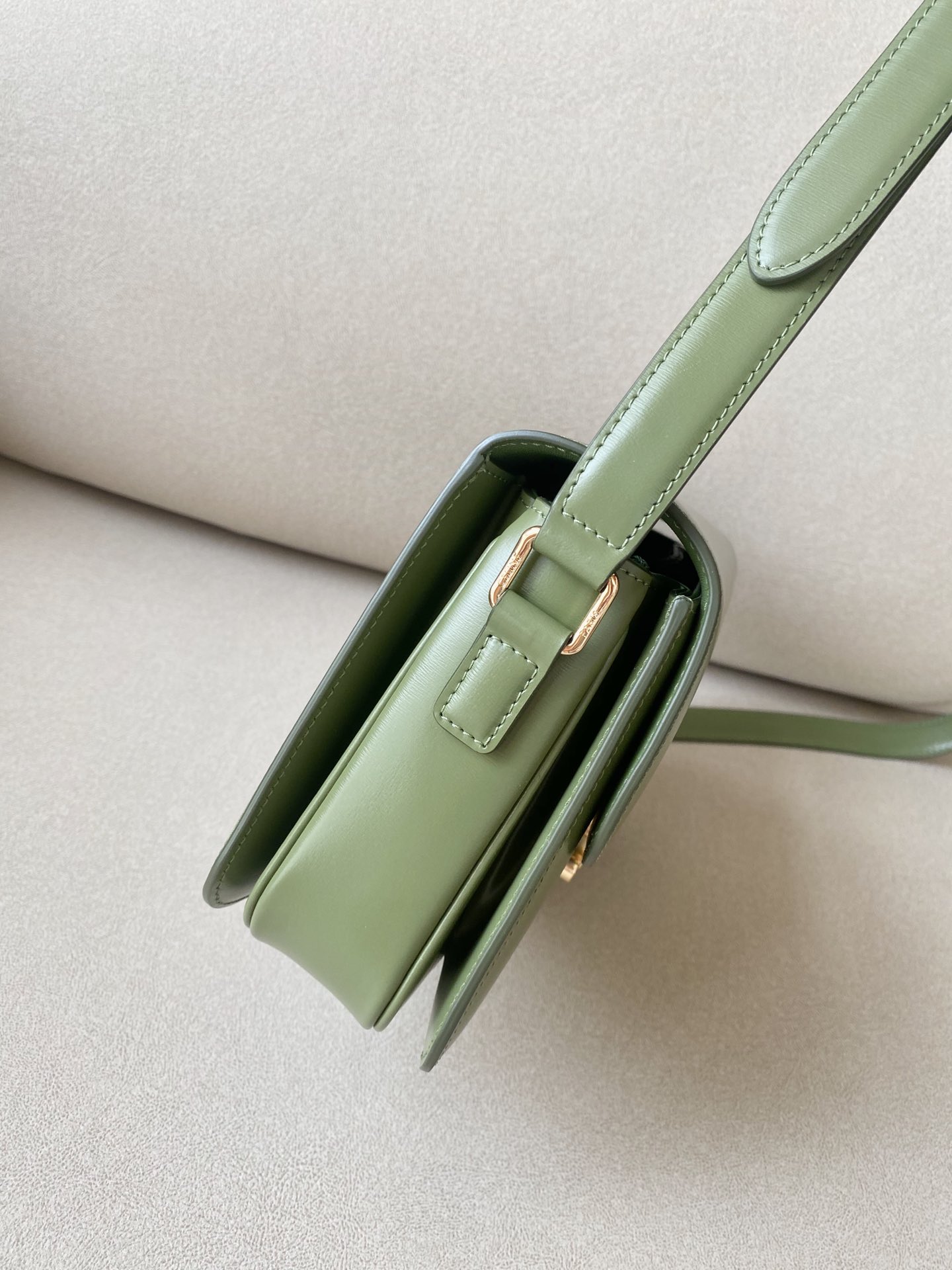 𝐂𝐞𝐥𝐢𝐧𝐞 Triomphe Medium 22.5cm