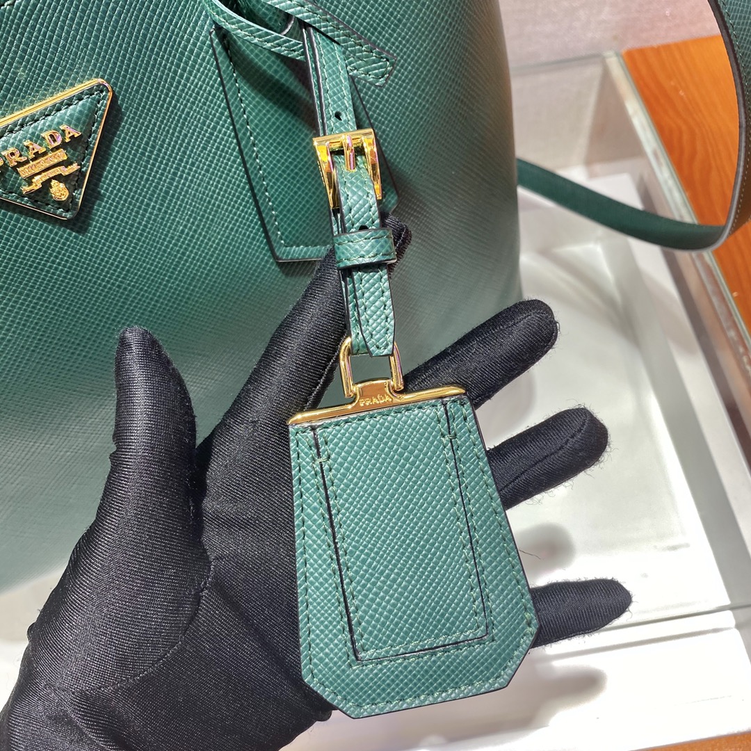 𝐏𝐑𝐀𝐃𝐀 Classic 1BG775