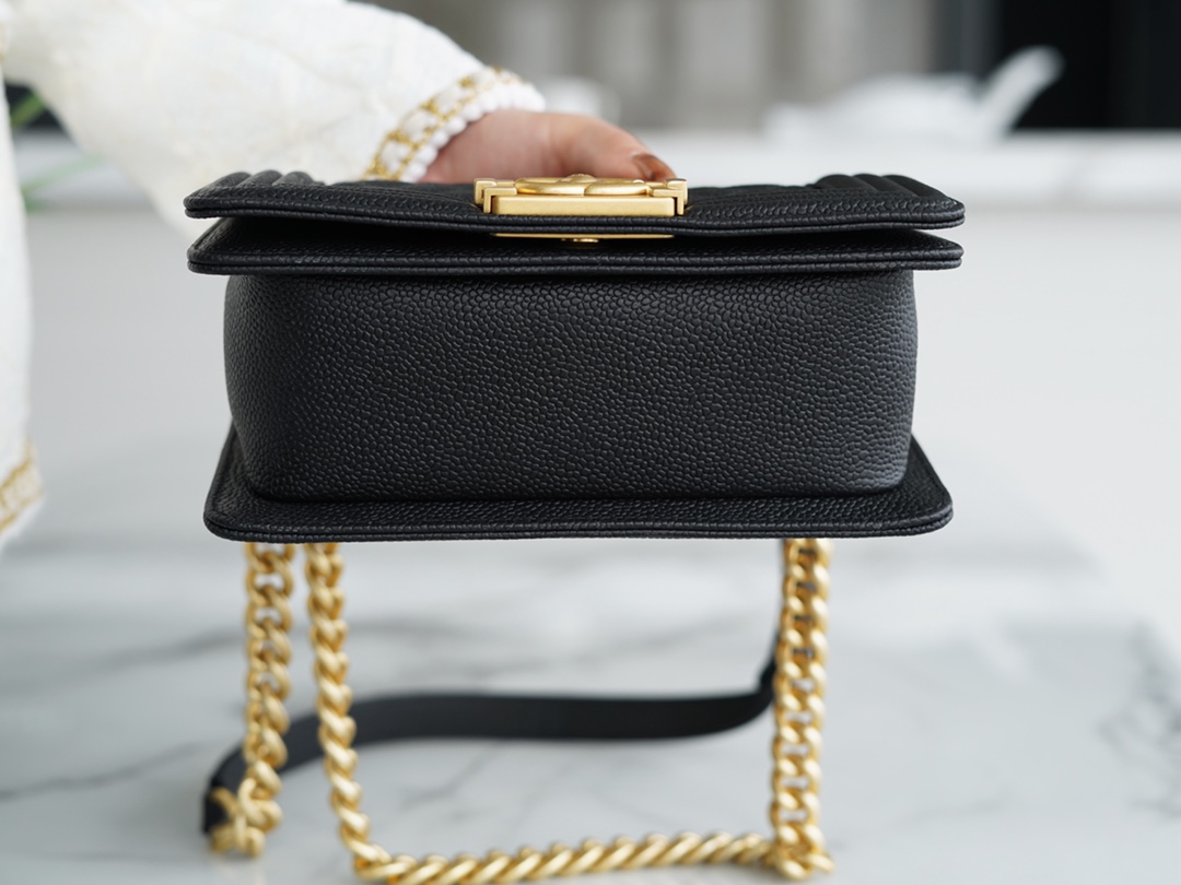 𝗖𝗵𝗮𝗻𝗲𝗹 𝗟𝗲𝗯𝗼𝘆 Imported custom caviar calfskin:Large ball pattern Small Black Gold