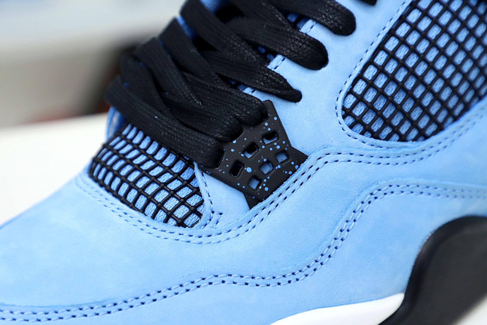 TRAVIS SCOTT X AIR JORDAN 4 RETRO CACTUS JACK FRIENDS & FAMILY