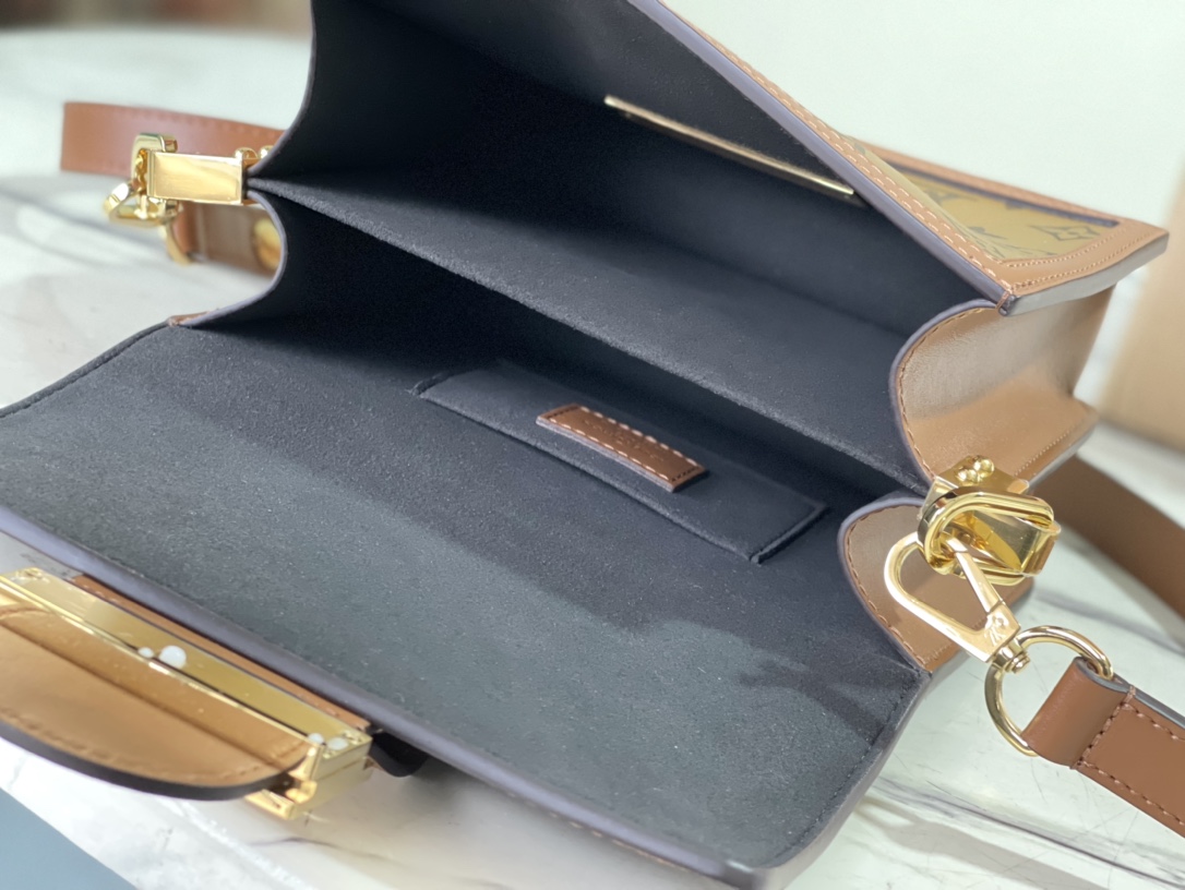 𝐋𝐎𝐔𝐈𝐒 𝐕𝐔𝐈𝐓𝐓𝐎𝐍   M45959