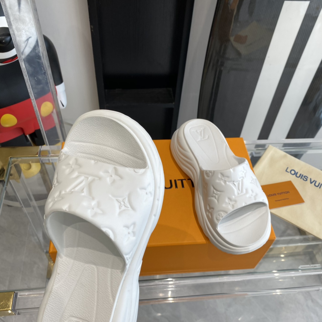 Louis Vuitton platform slippers Pool Pillow Comfort will enter the series