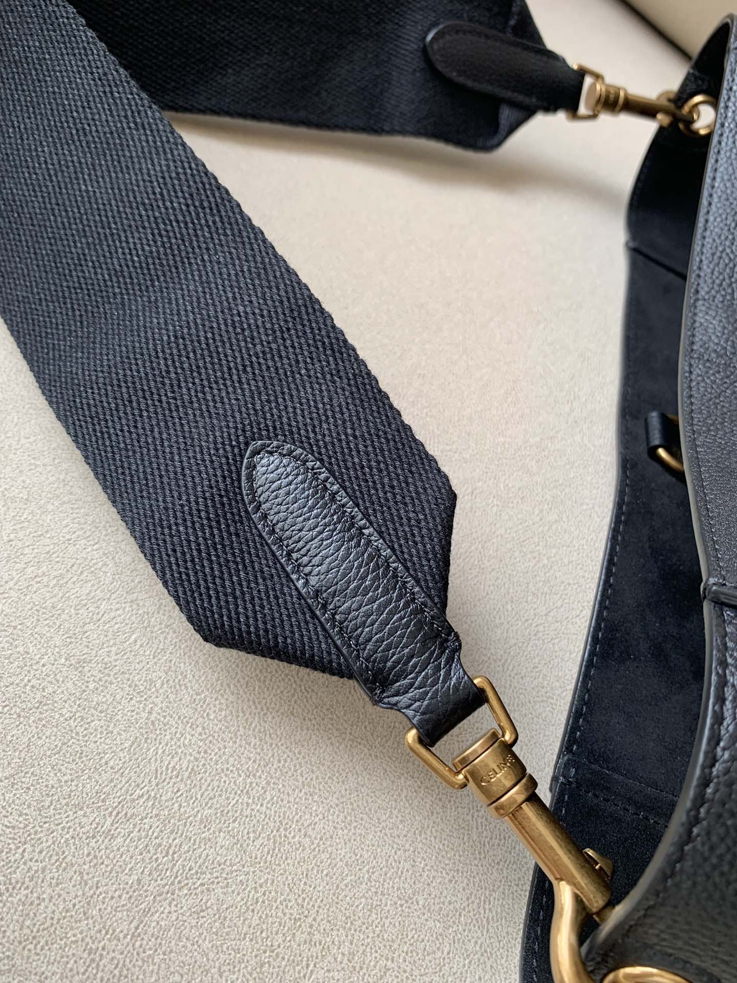 𝐂𝐞𝐥𝐢𝐧𝐞 SANGLE BUCKET bucket bag in soft grained calfskin