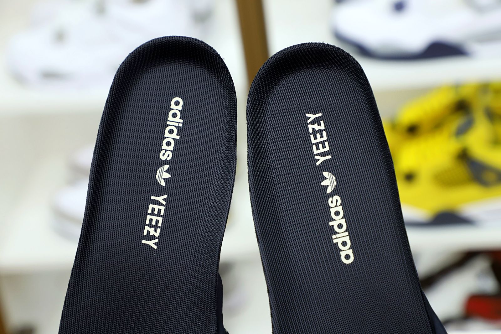 YEEZY BOOST 350 V2 MONO CLAY