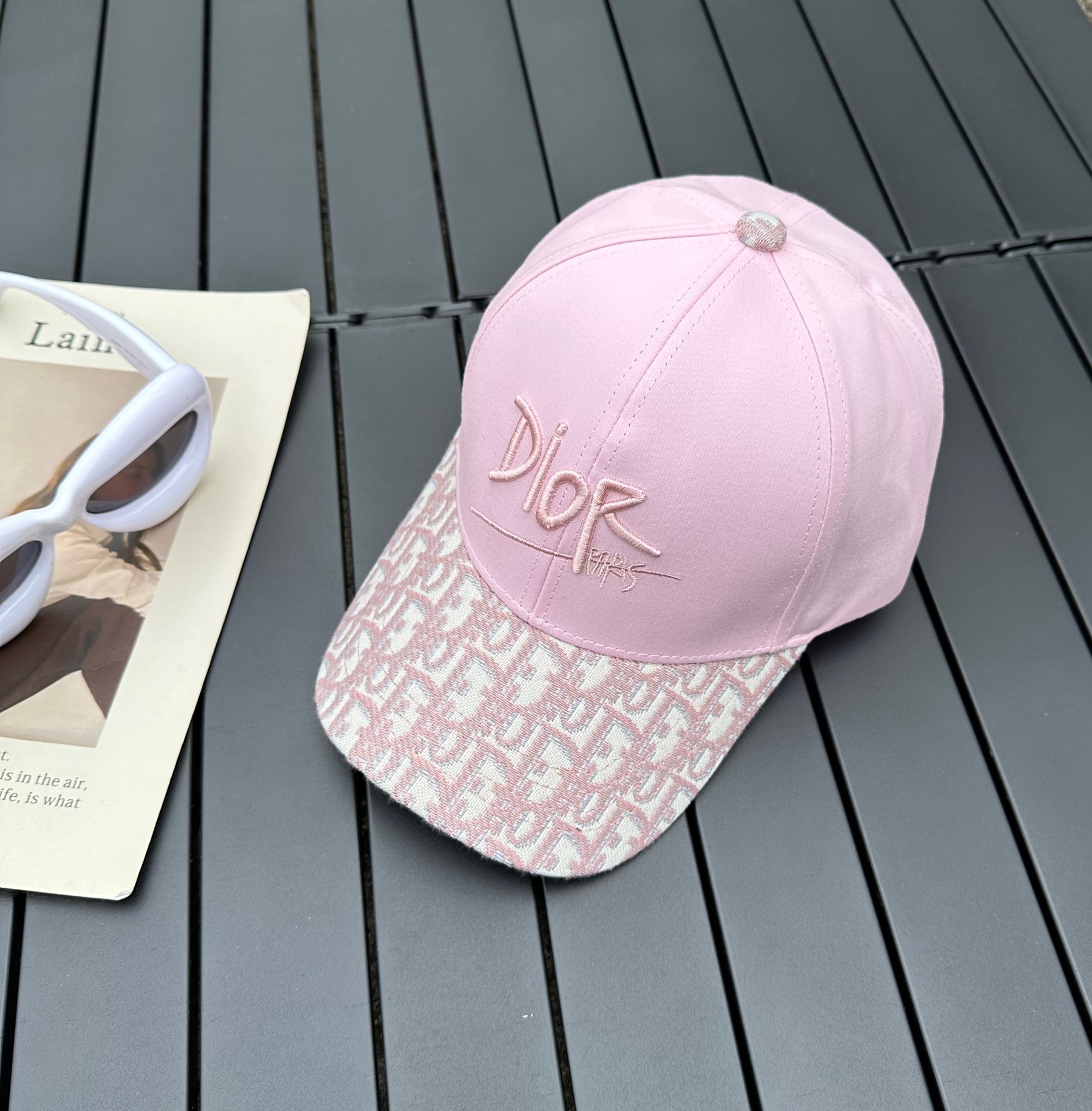 Dior new embroidered letters canvas baseball cap head circumference: 57cm