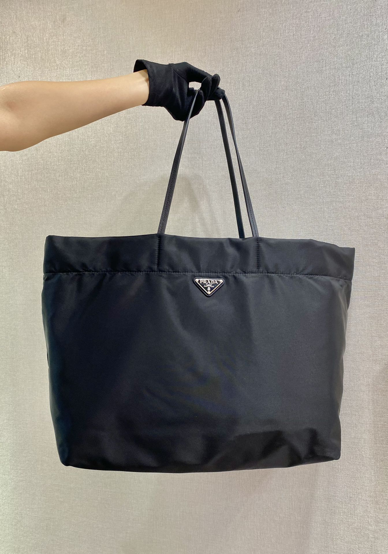 𝐏𝐑𝐀𝐃𝐀 Tote bag 1BG107