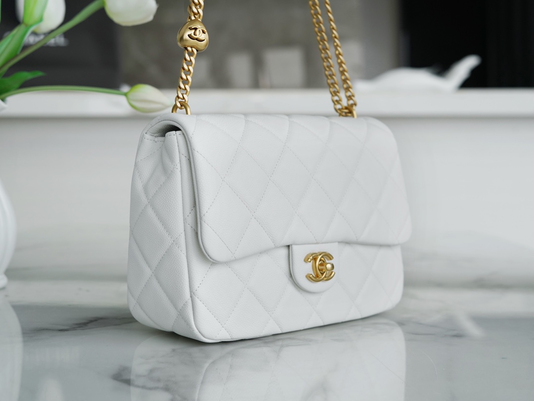 𝗖𝗛𝗔𝗡𝗘𝗟✦𝗖𝗹𝗮𝘀𝘀𝗶𝗰 𝗙𝗹𝗮𝗽23P spring and summer new love heart adjustment buckle large genuine leather