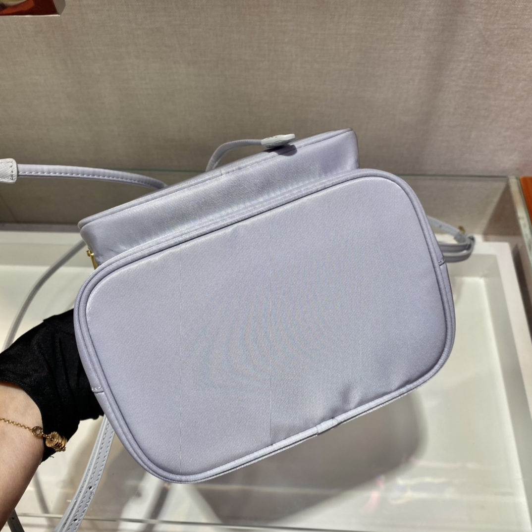 𝐏𝐑𝐀𝐃𝐀 Classic model 1BH038