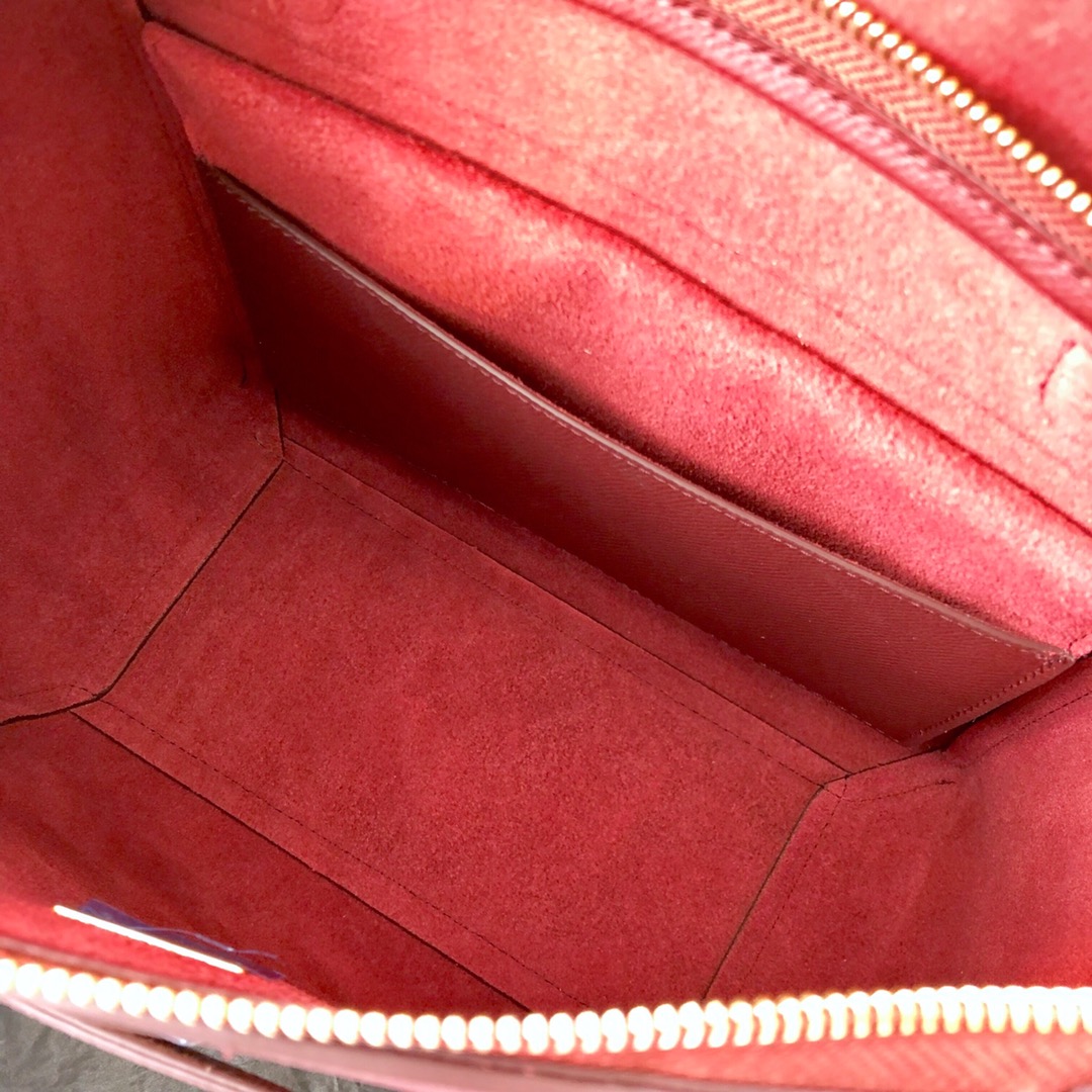 𝐂𝐞𝐥𝐢𝐧𝐞 BELT MICRO BAG in grained calfskin