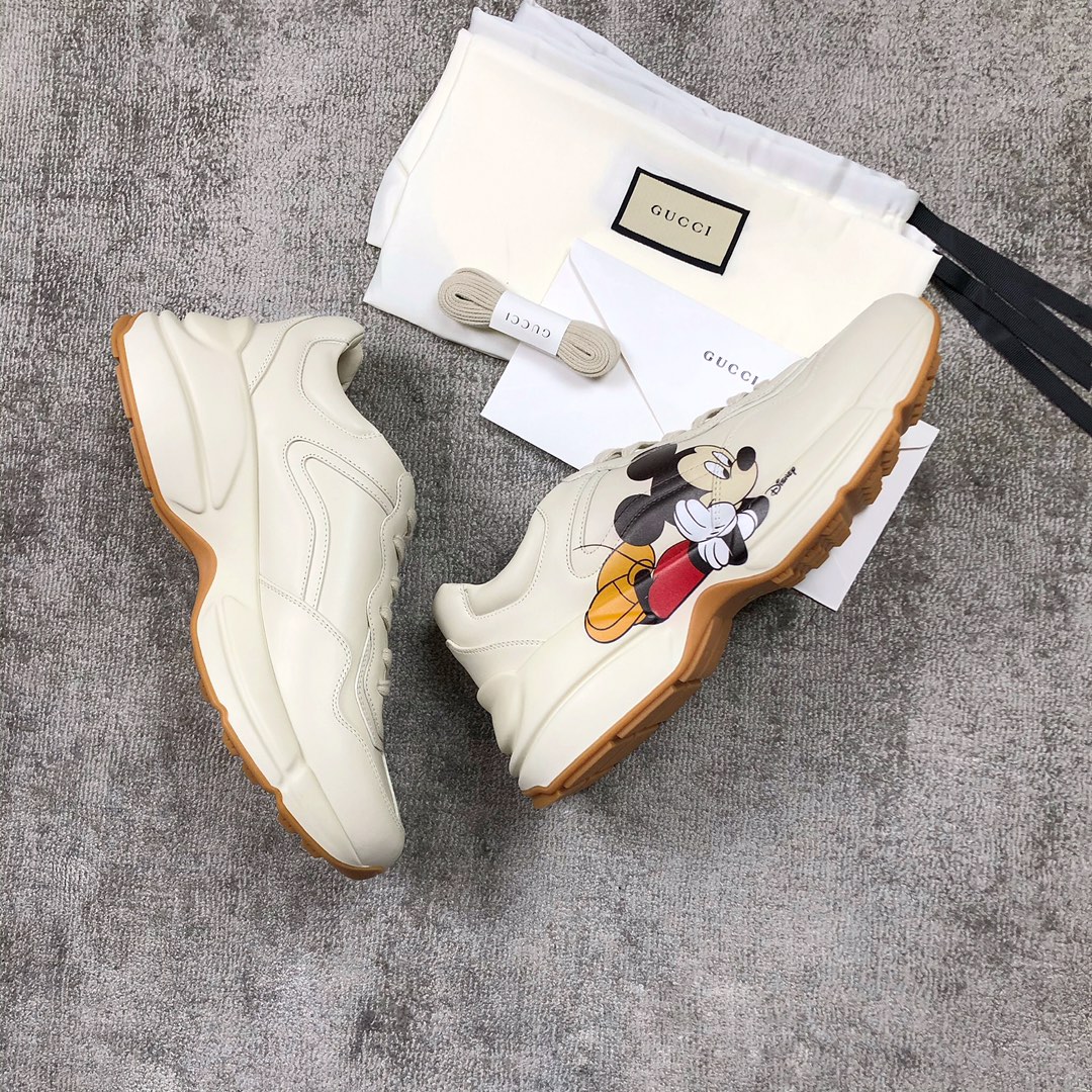 Gucci Pops This collection has a lot of flora and fauna elements Original material