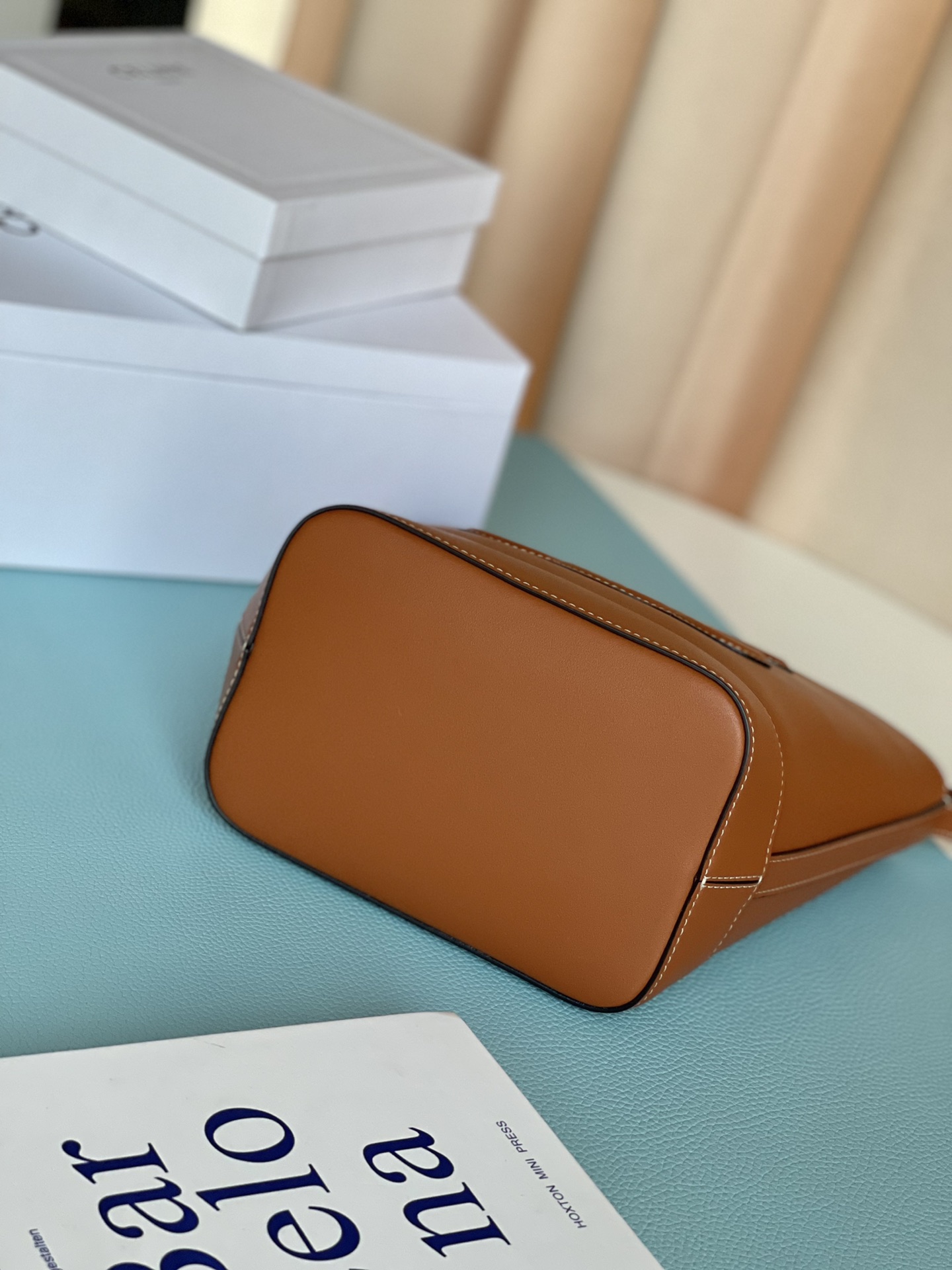 𝐂𝐞𝐥𝐢𝐧𝐞 CUIR TRIOMPHE Small smooth calfskin bucket bag