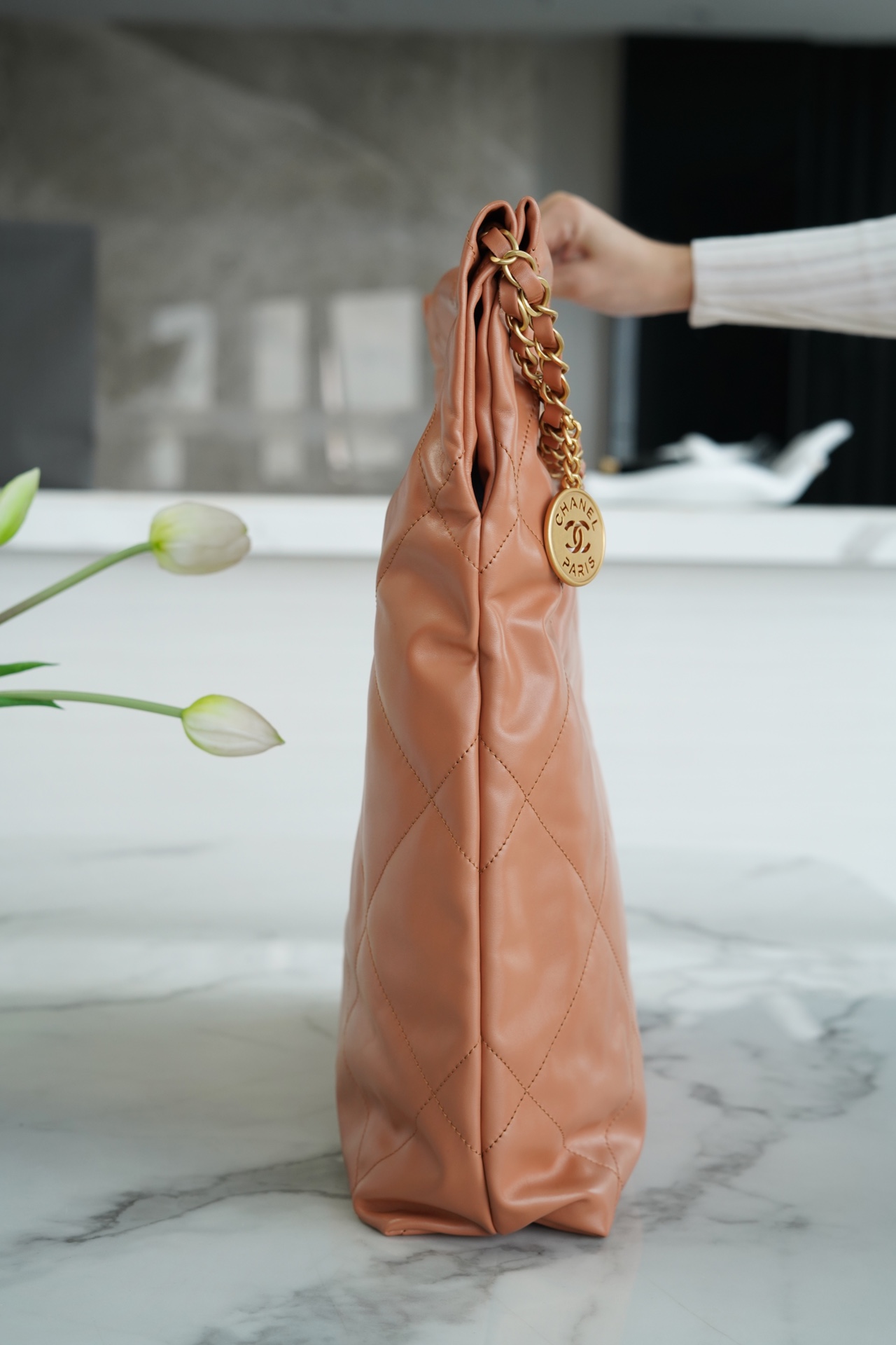 𝗖𝗛𝗔𝗘𝗡𝗟✦ 𝟐𝟐𝗣Spring/Summer New 𝟐𝟐Handbag Genuine Tail Leather Large Caramel ☄️