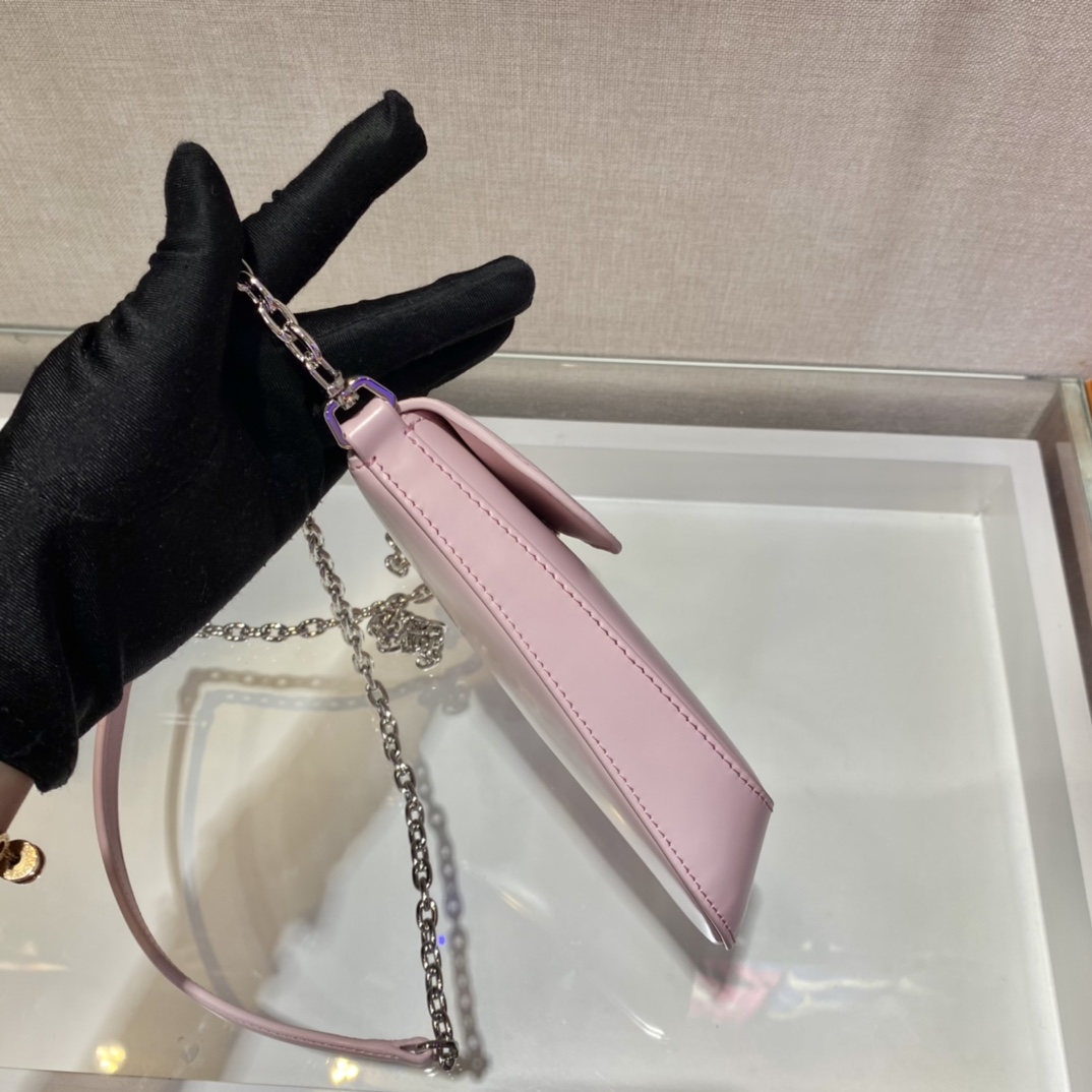 𝐏𝐑𝐀𝐃𝐀  New mobile phone bag 1BH185