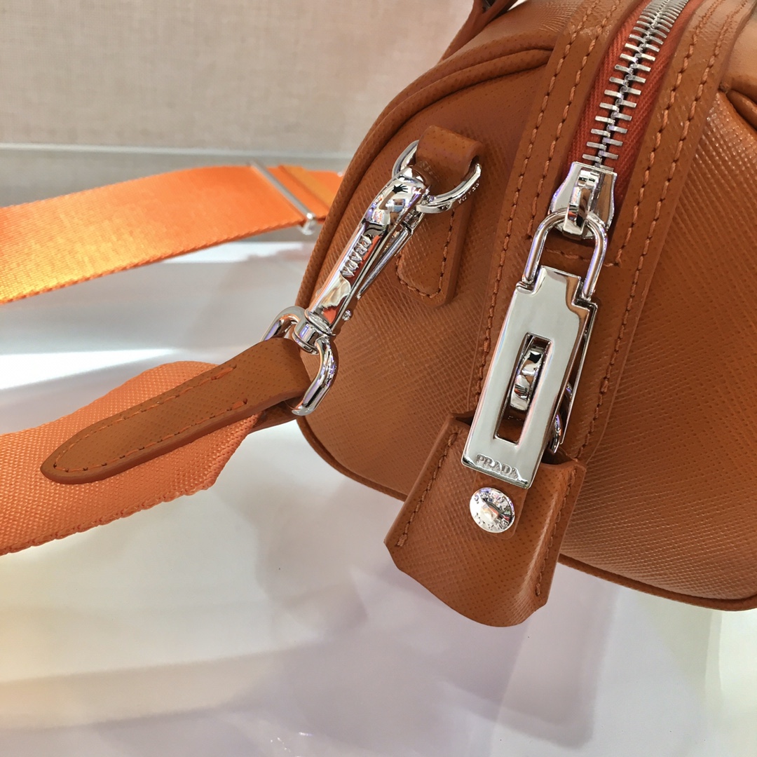 𝐏𝐑𝐀𝐃𝐀 Boston 1BA846