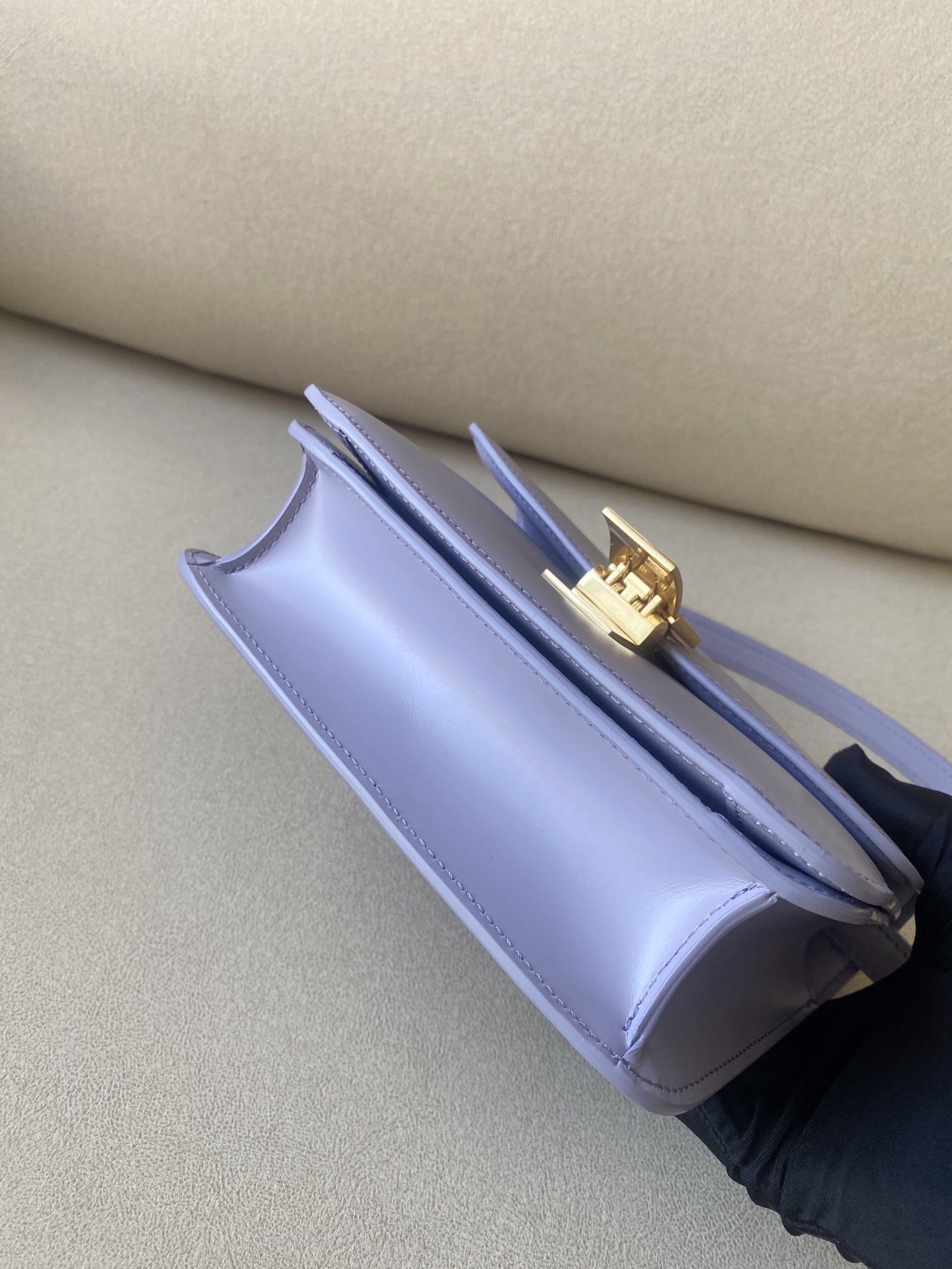 𝐂𝐞𝐥𝐢𝐧𝐞 Box Teen bag in polished calfskin