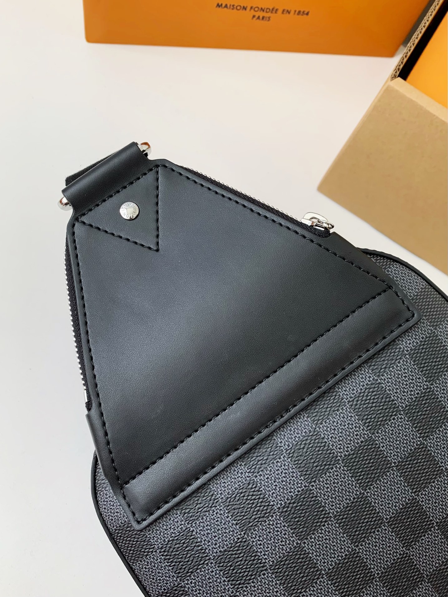 Louis Vuitton damier graphite Men's Shoulder Bags M45302, Top Quality Size: 20X31X7cm