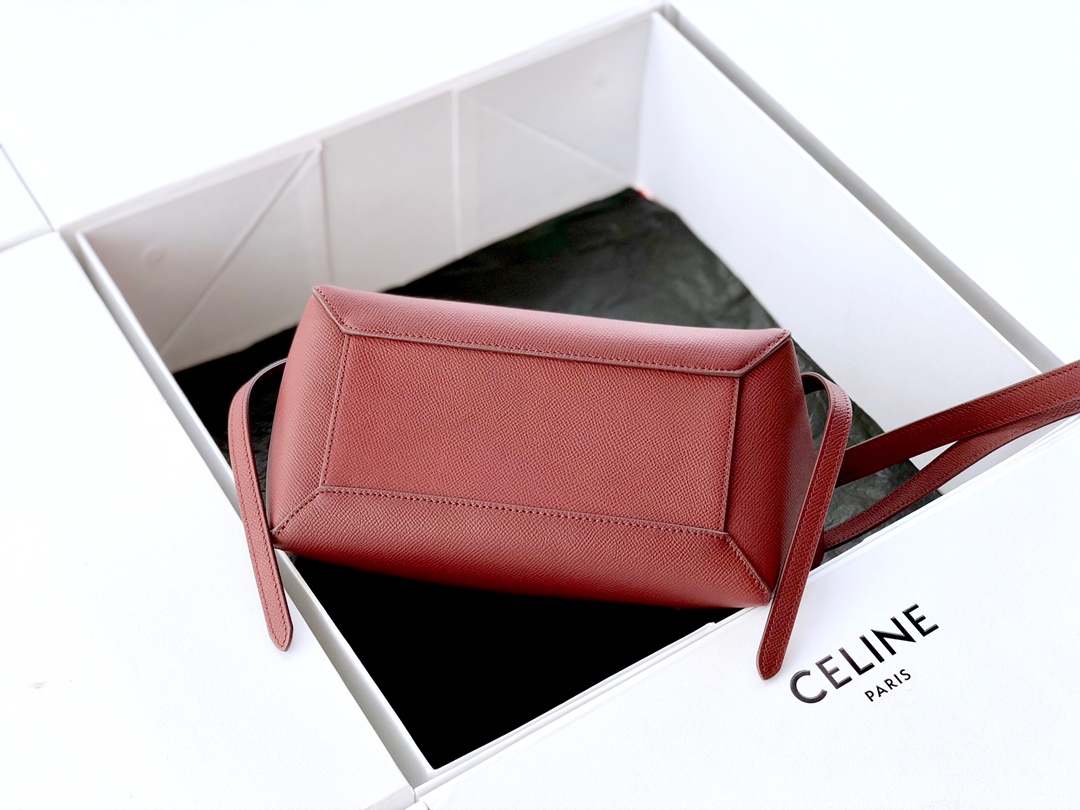 𝐂𝐞𝐥𝐢𝐧𝐞 BELT MICRO BAG in grained calfskin