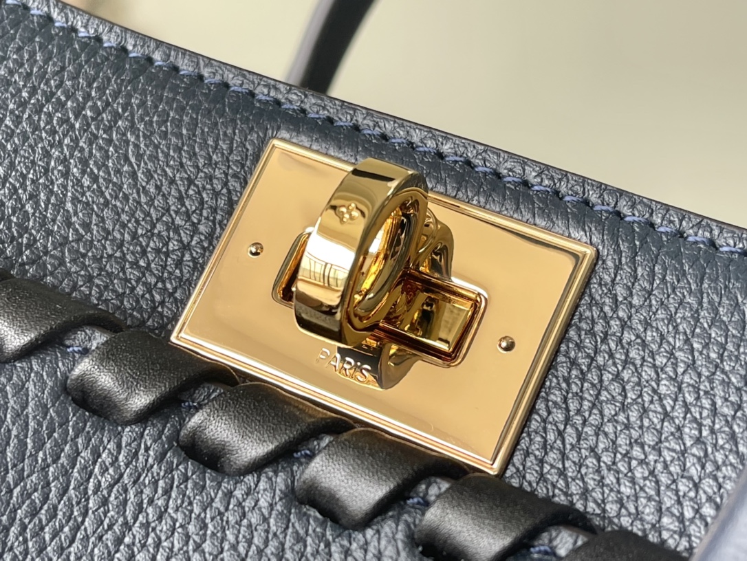 𝐋𝐎𝐔𝐈𝐒 𝐕𝐔𝐈𝐓𝐓𝐎𝐍     M21585