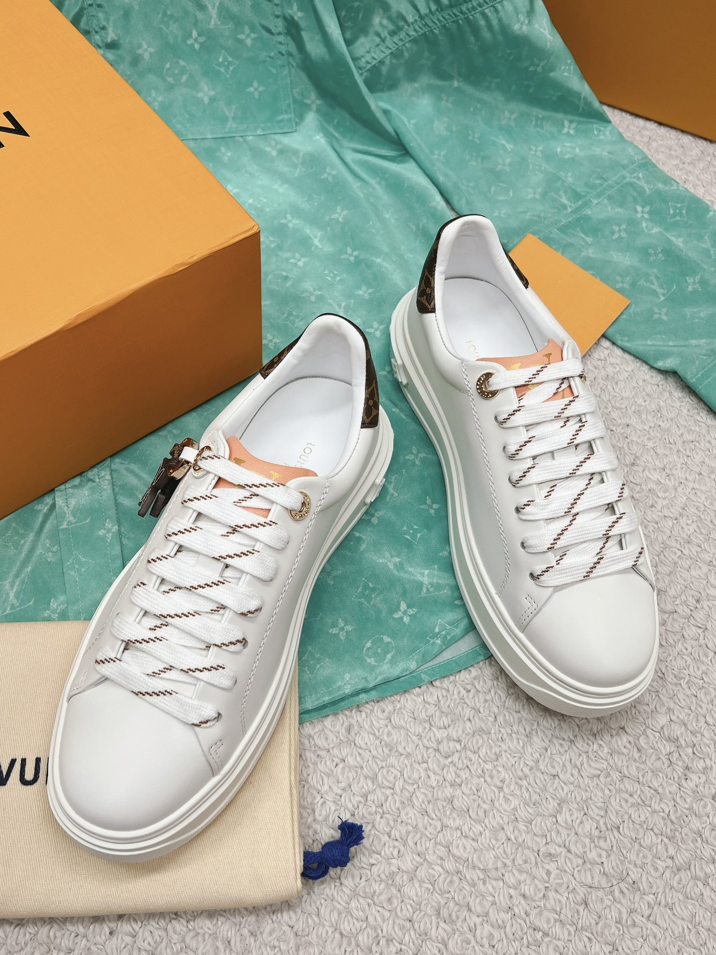 Louis Vuitton x Yayoi Kusama cooperation model classic white shoes 𝐓𝐢𝐦𝐞 𝐨𝐮𝐭 wave point sneakers