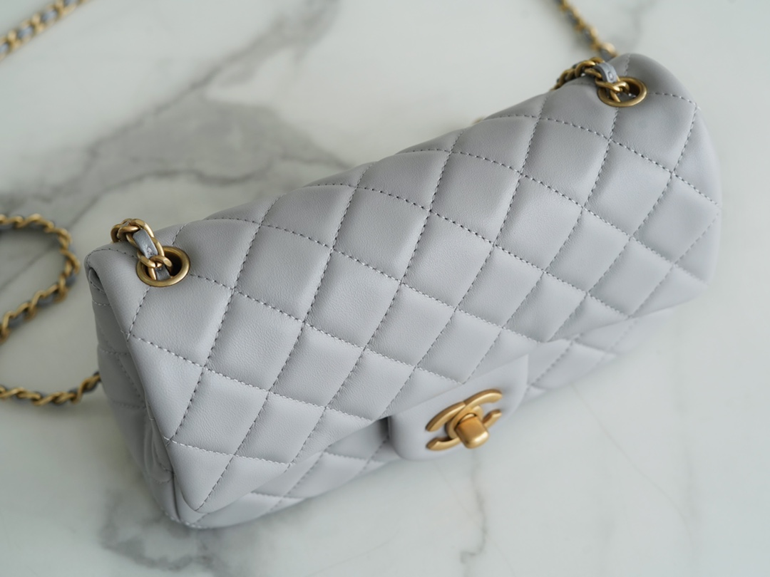 𝗖𝗛𝗔𝗘𝗡𝗟✦ 𝐂𝐅Metal Ball Big Mini Light Gray