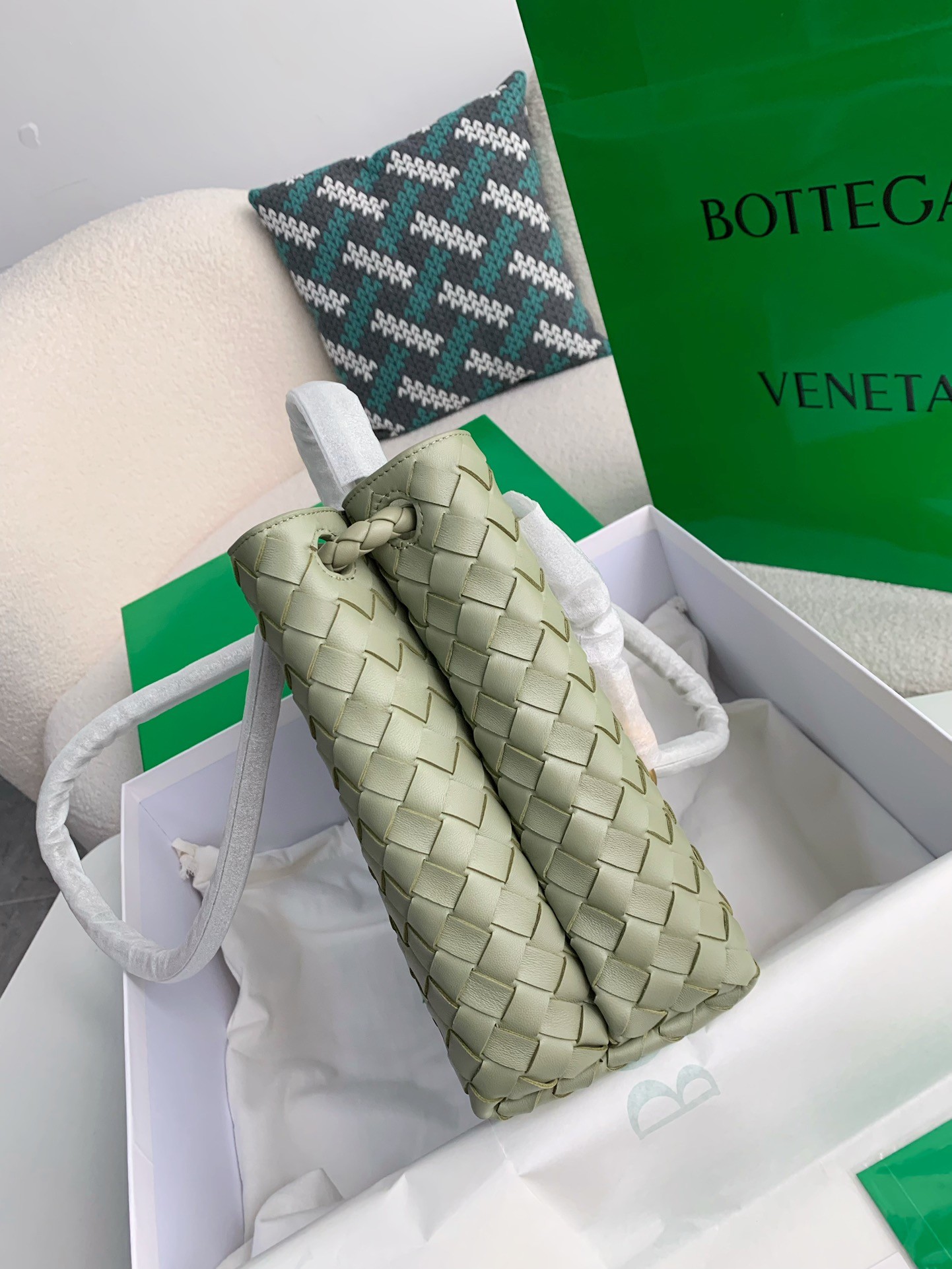 BOTTECA VENETA Knit handbags Size：32*24*12cm