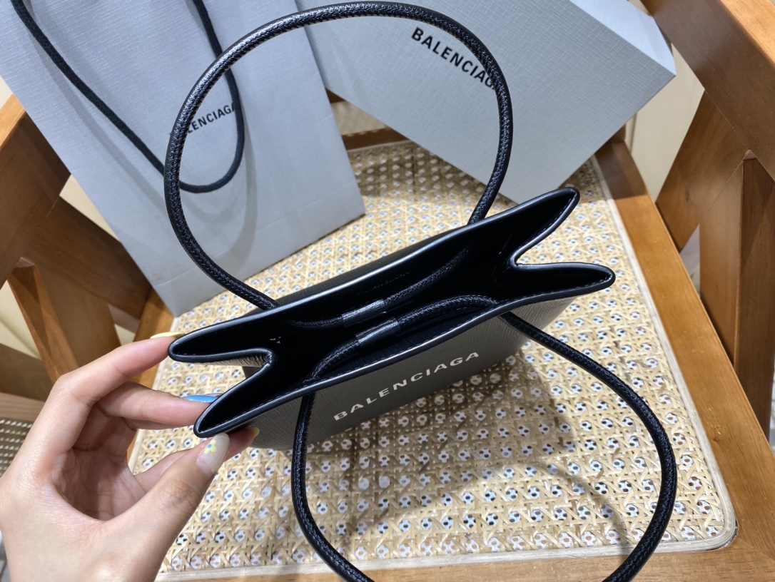 BALENCIAGA 𝗦𝗵𝗼𝗽𝗽𝗶𝗻𝗴 𝗯𝗮𝗴 Cowhide shopping paper bag