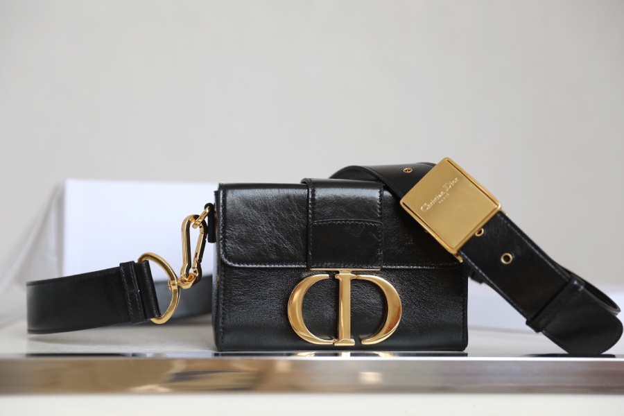 Montaigne Black 𝙢𝙞𝙣𝙞 Box Bag