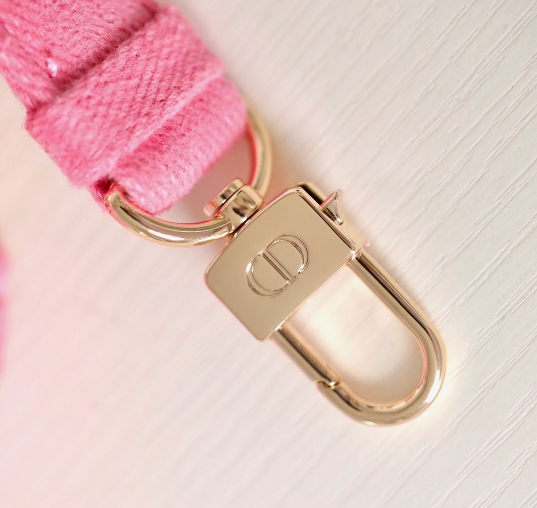 Dior Lady D-Joy is a classic style of the Goliath Bible