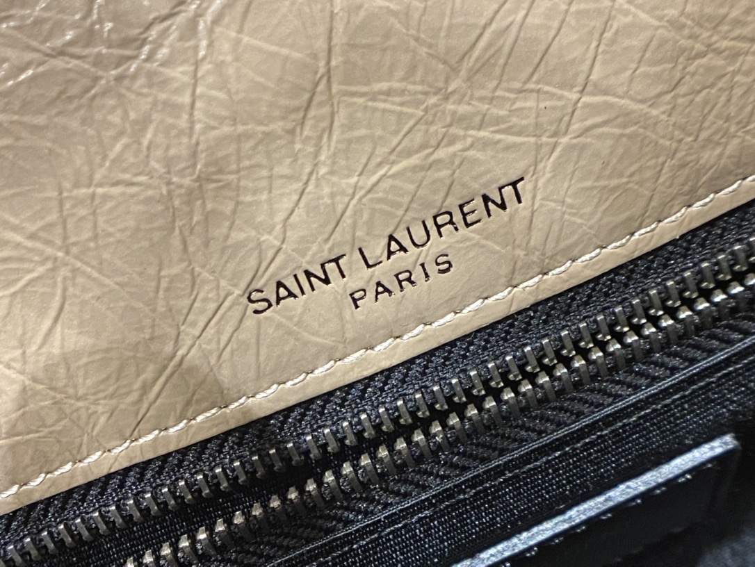 SAINT LAURENT  𝐍𝐢𝐤𝐢 28𝐜𝐦 #633158
