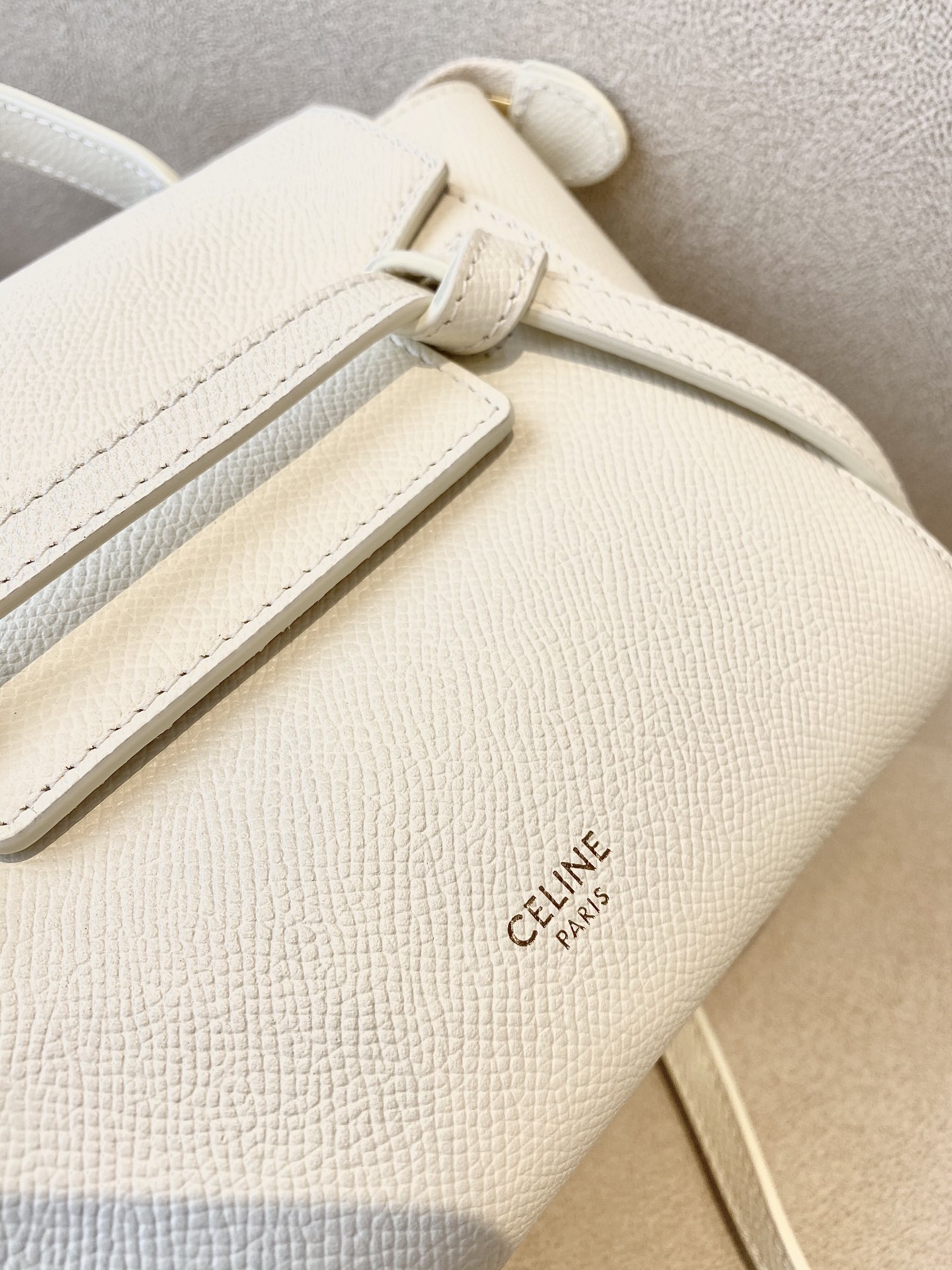 𝐂𝐞𝐥𝐢𝐧𝐞 𝐛𝐞𝐥𝐭 𝐩𝐢𝐜𝐨 𝟏𝟔𝐜𝐦 Grained Calfskin Bag